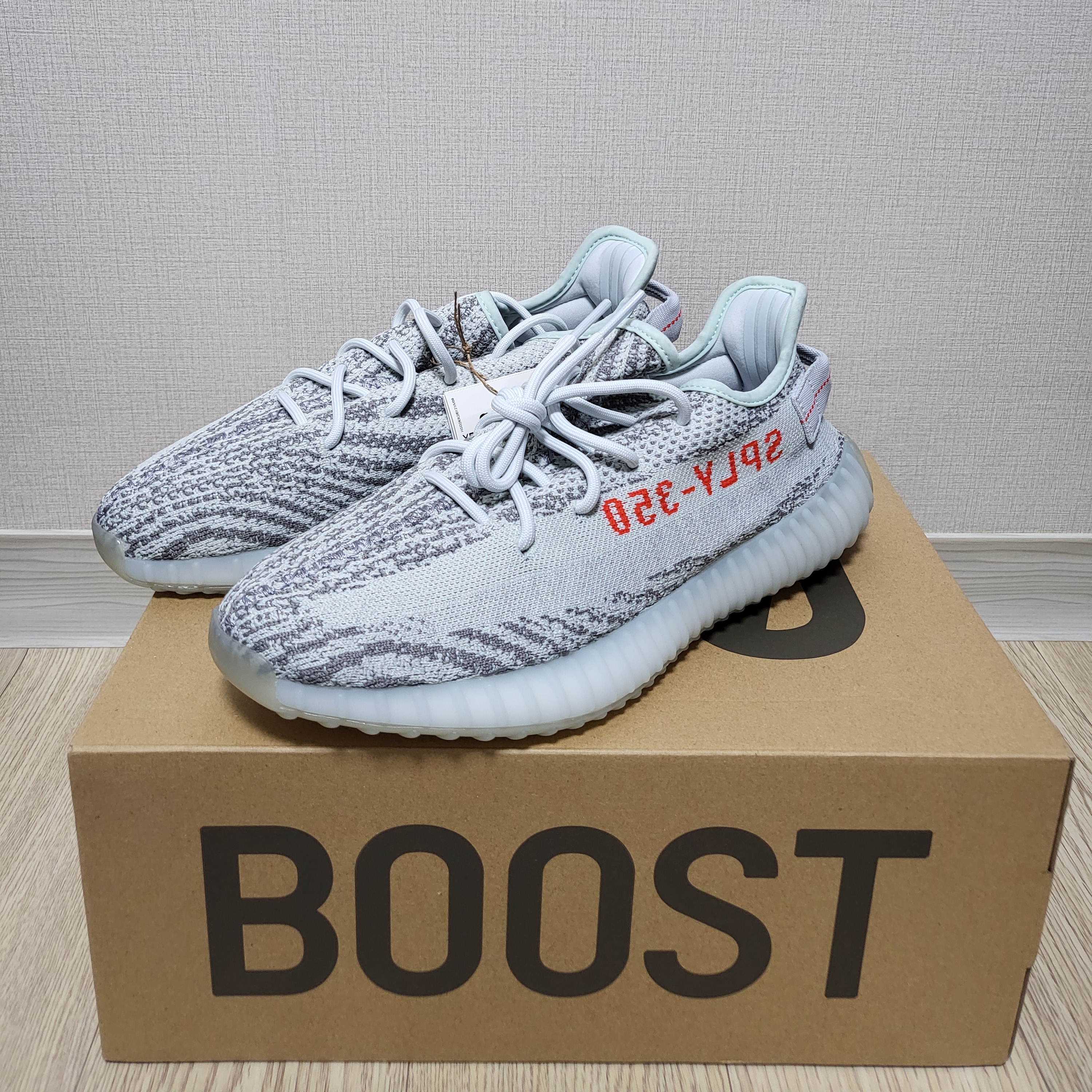 Adidas Yeezy Boost 350 V2 Blue Tint 2017 착용 스타일 - 2