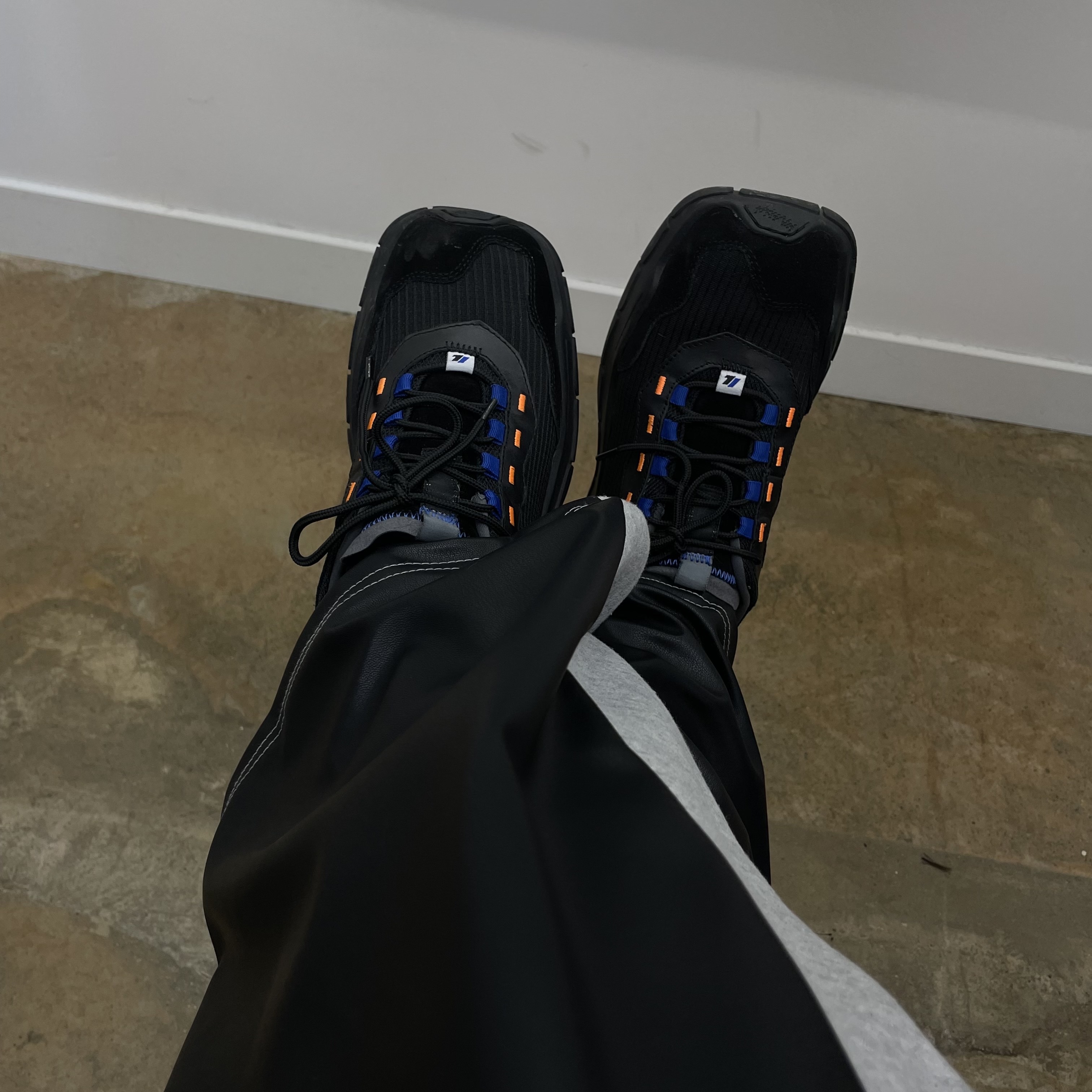 Zara x Ader Error Sneakers Black 착용 스타일