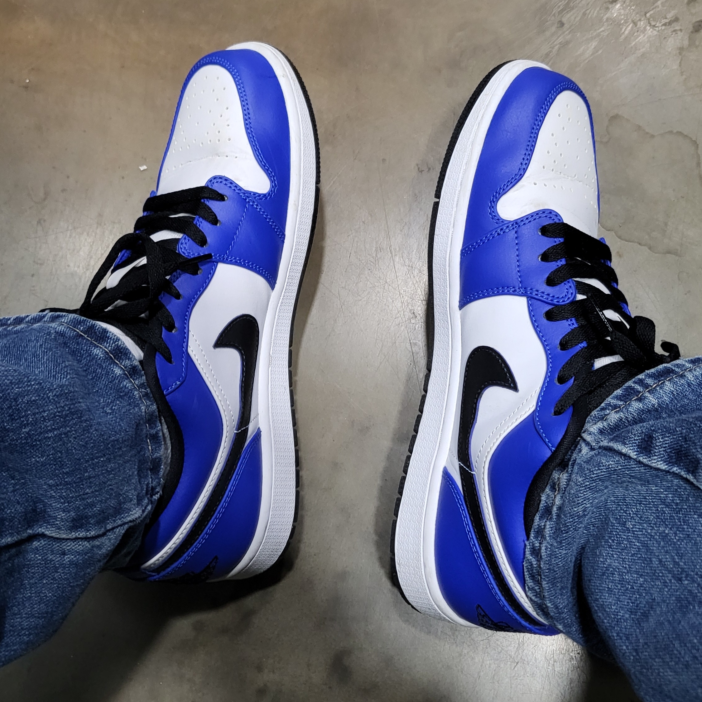 Jordan 1 Low Hyper Royal 착용 스타일