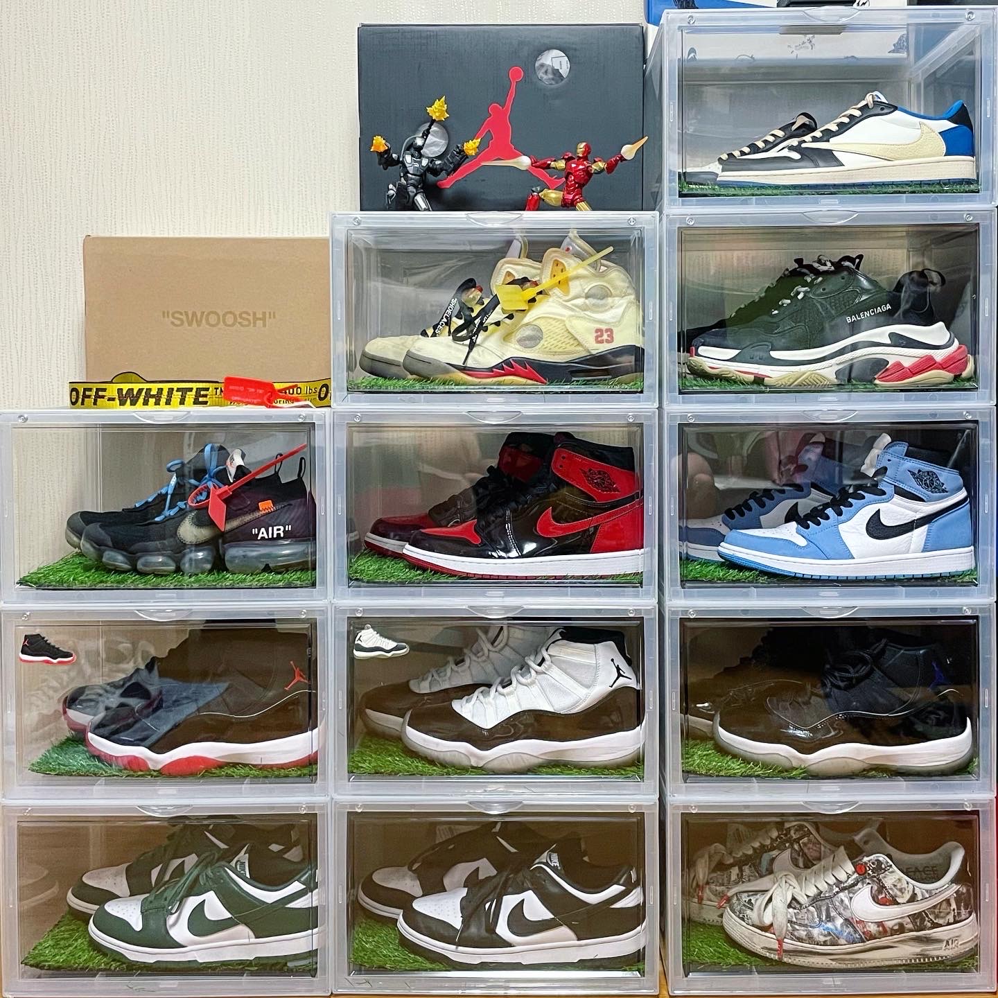 Jordan 1 x Travis Scott x Fragment Retro Low OG SP Military Blue, Balenciaga Triple S Trainer Black White Red 2018 착용 스타일 - 2