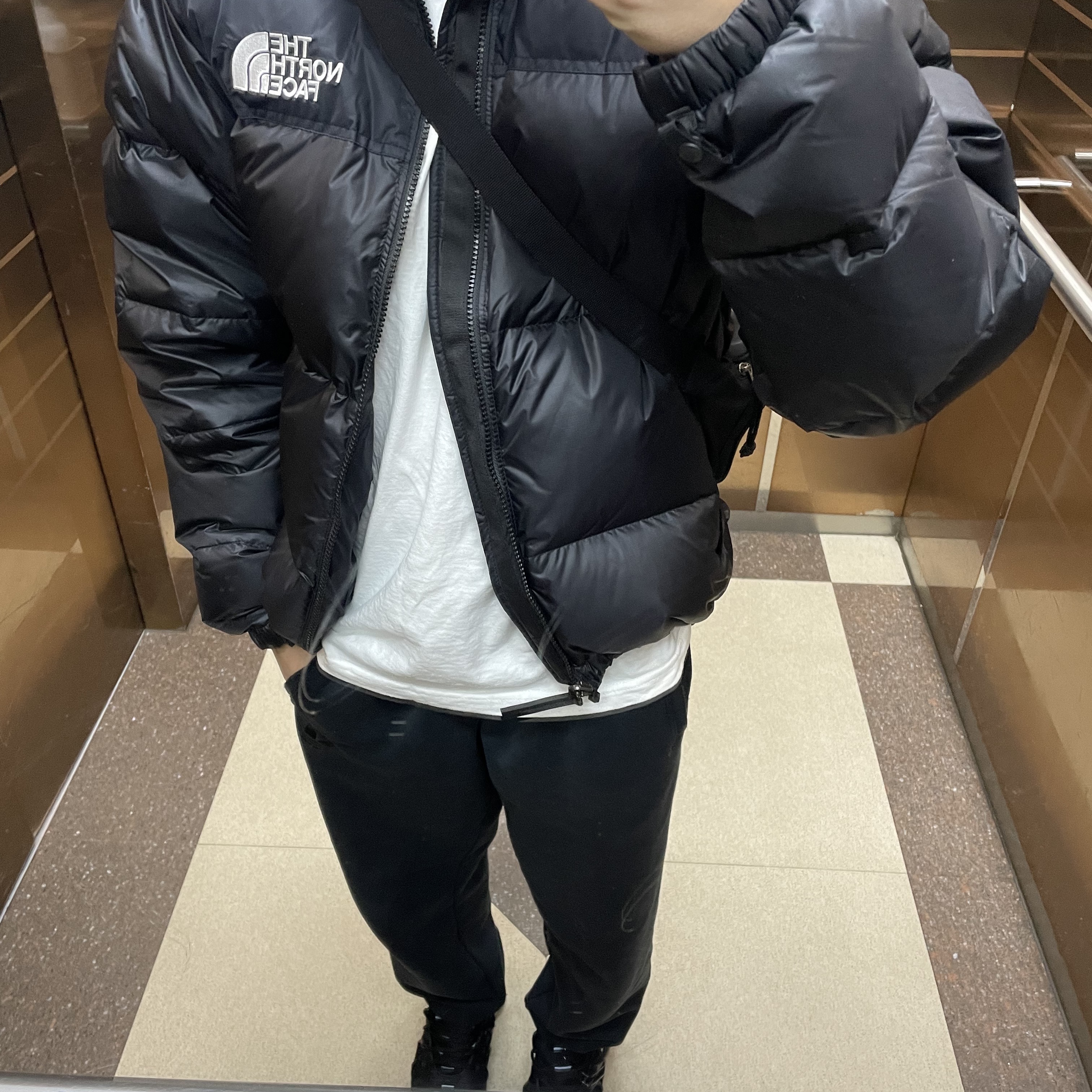 Nike Air VaporMax Plus Triple Black, The North Face 1996 Eco Nuptse Jacket Black 착용 스타일 - 1