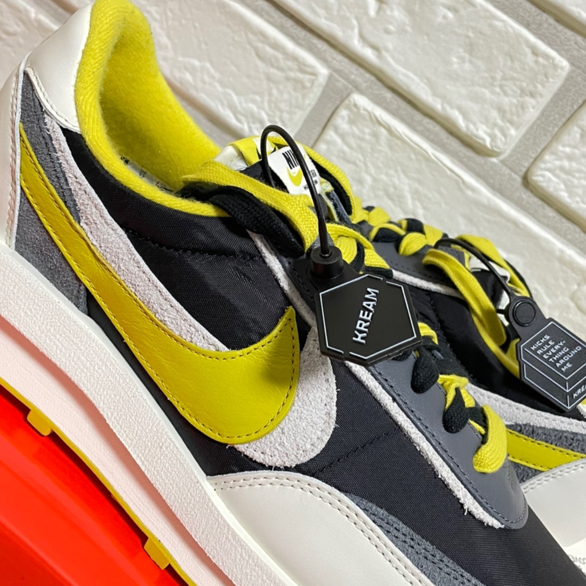 Nike x Sacai x Undercover LDWaffle Black Bright Citron 착용 스타일 - 4