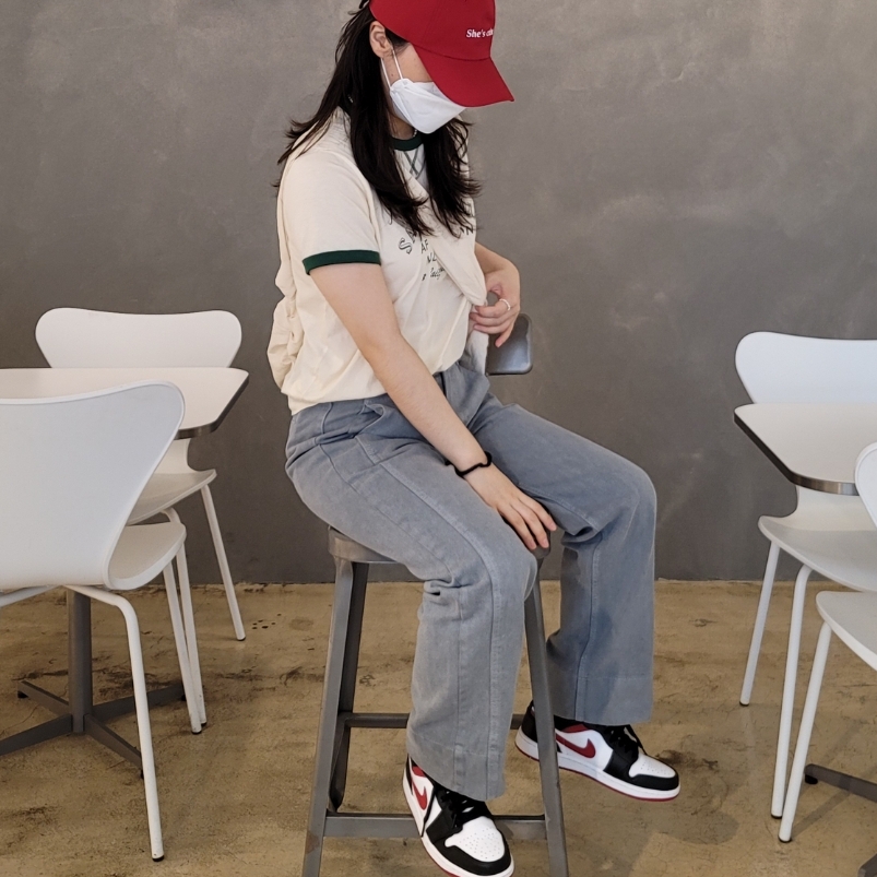 Jordan 1 Mid Gym Red Black White 착용 스타일 - 2