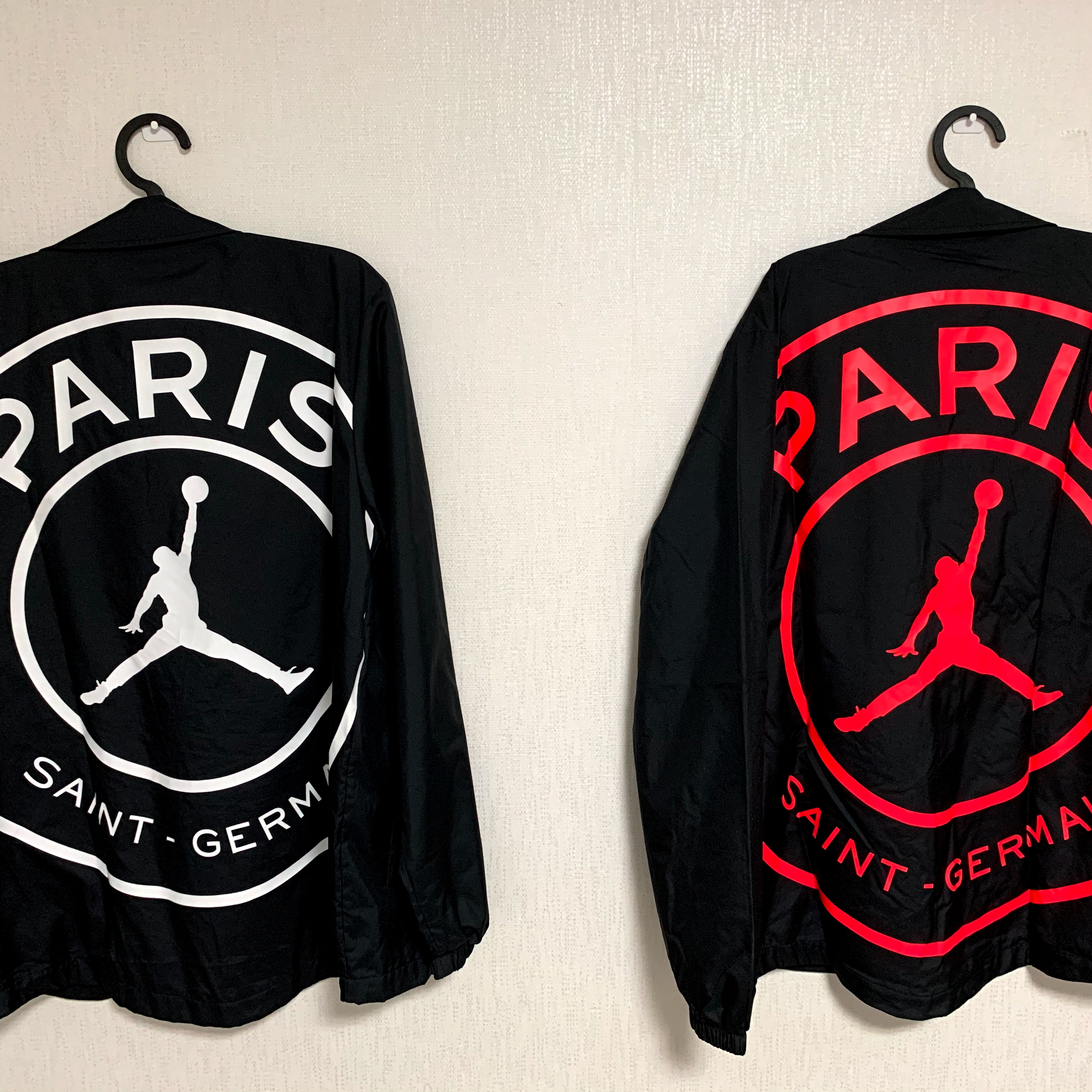 Jordan x Paris Saint-Germain Coach Jacket Black White, Jordan x Paris Saint-Germain Coach Jacket Black Infrared 착용 스타일