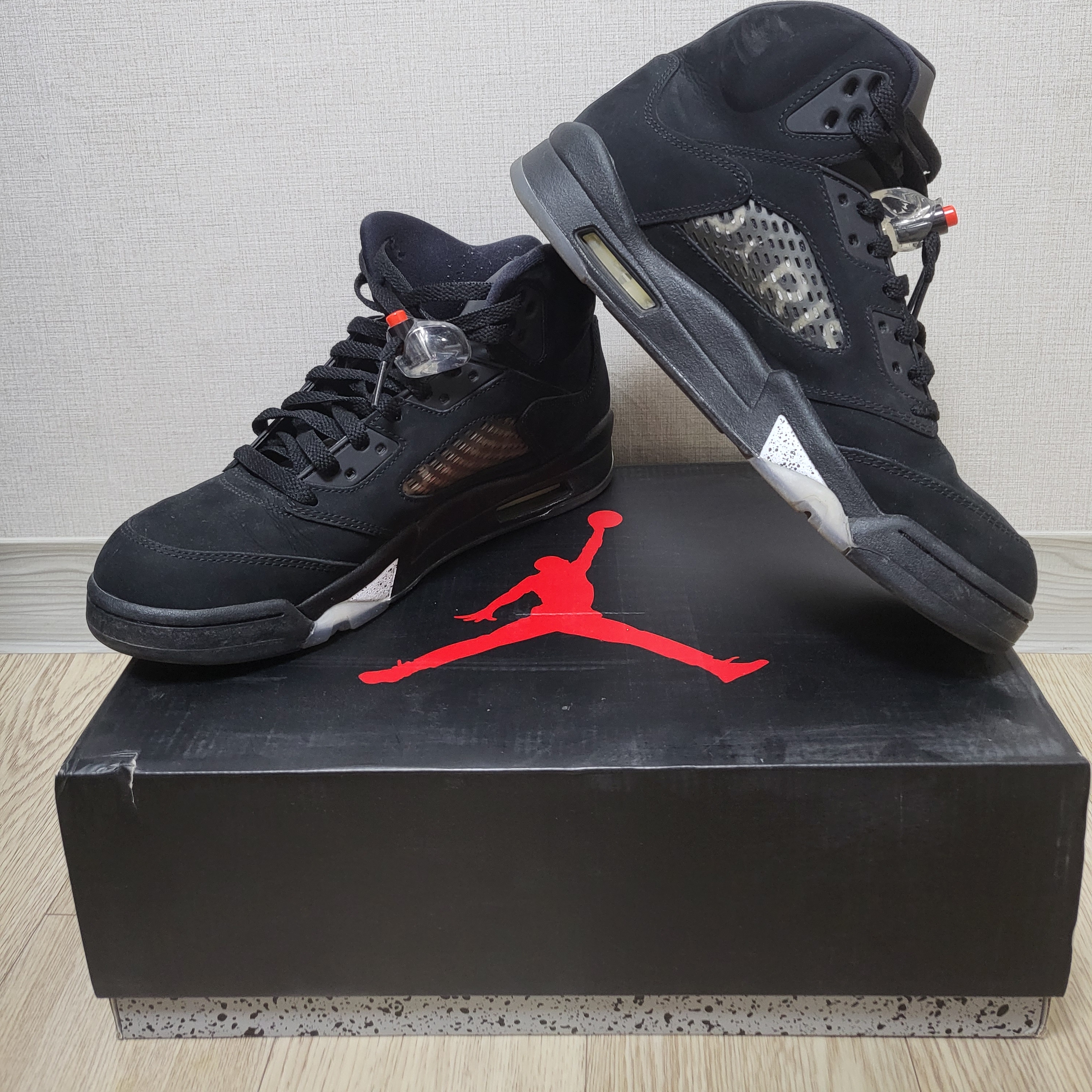 Jordan 5 x Paris Saint-Germain Retro Black 착용 스타일 - 2