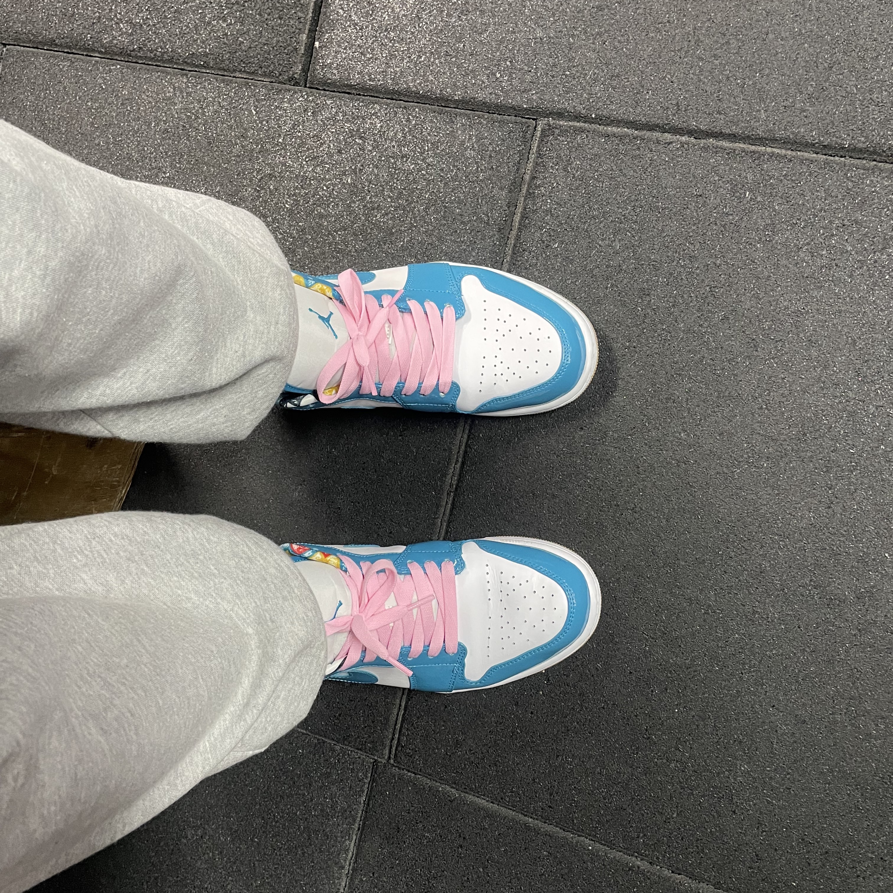 Jordan 1 Low SE Barcelona 착용 스타일