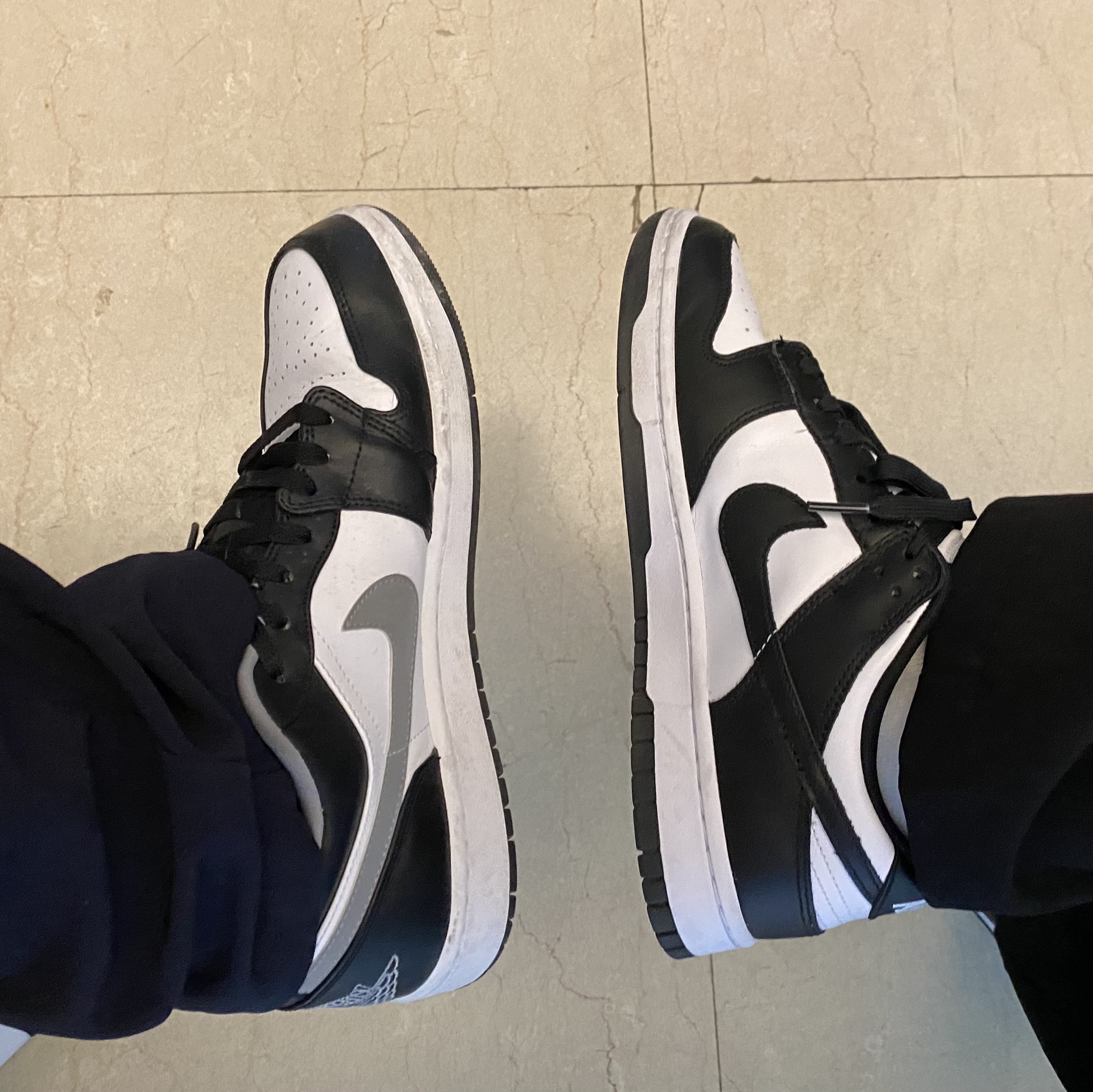 Nike Dunk Low Retro Black, Jordan 1 Low Black Particle Grey 착용 스타일