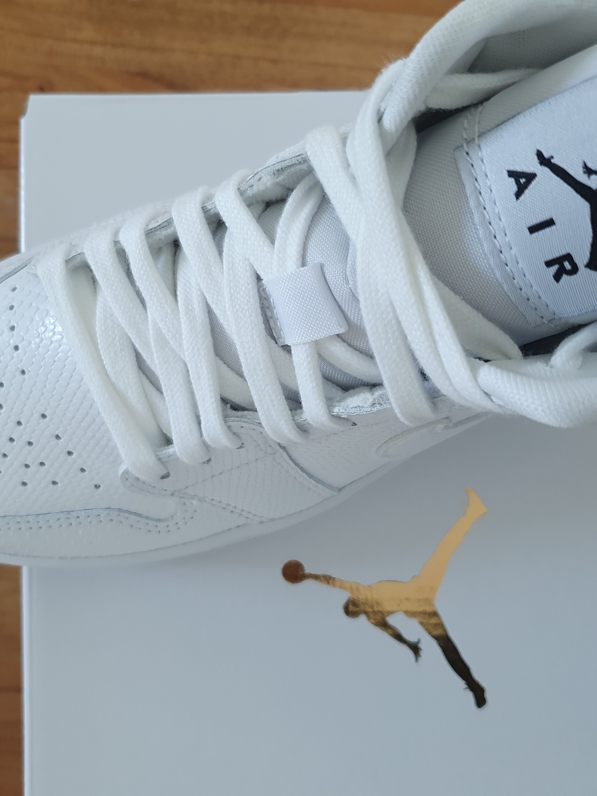 (W) Jordan 1 Mid White Snakeskin 착용 스타일 - 3