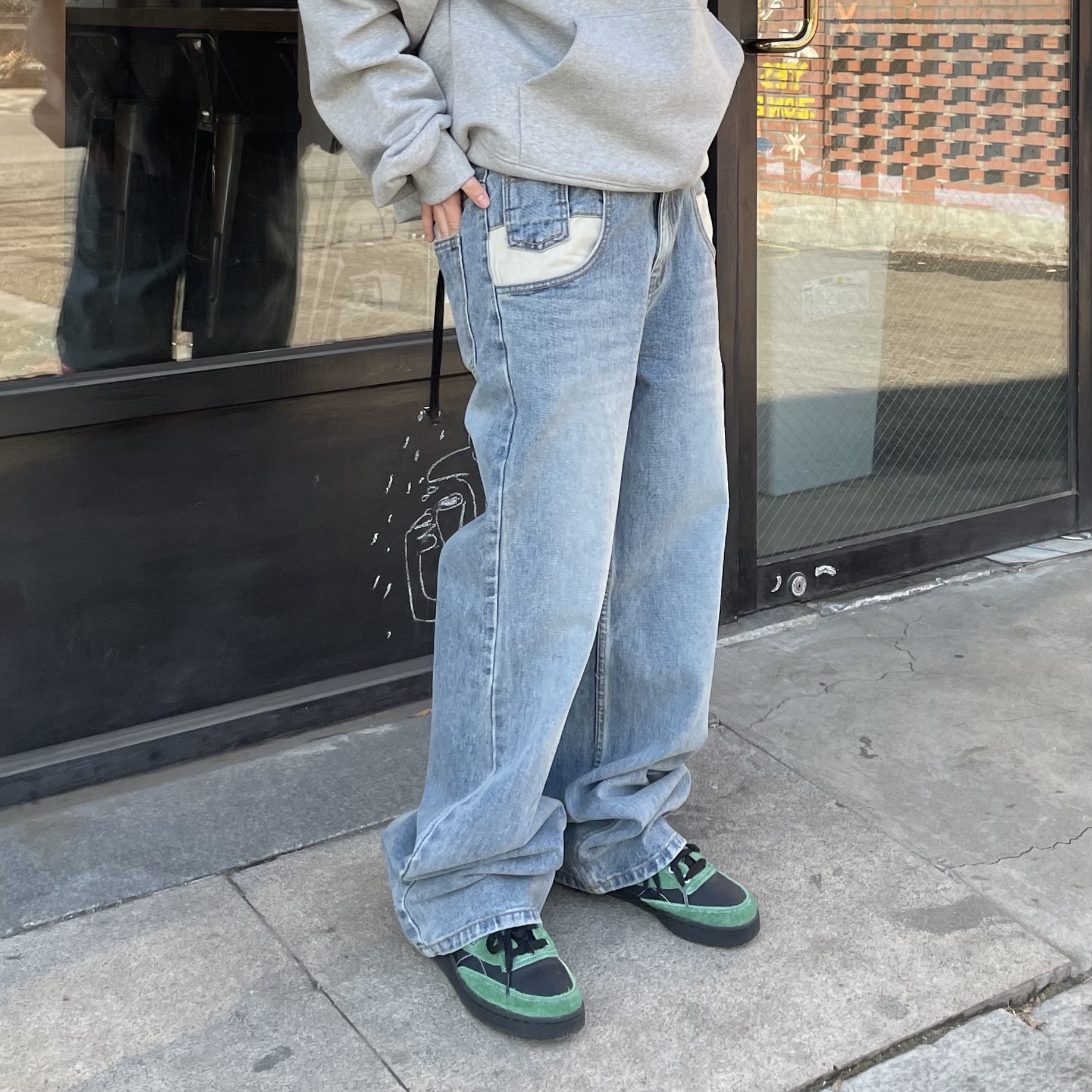 Reebok x Pleasures Club C 85 Black Pine Green 착용 스타일 - 2
