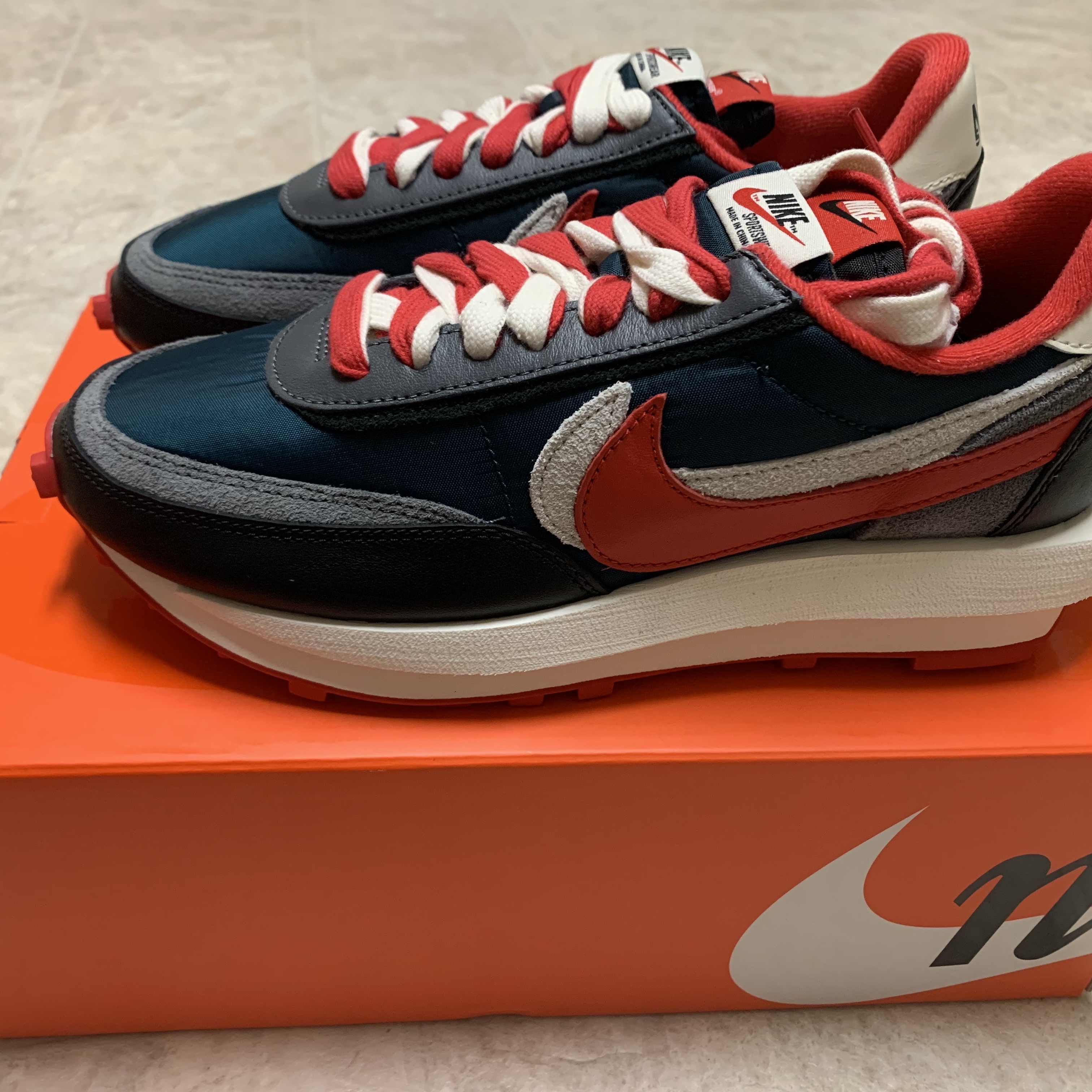 Nike x Sacai x Undercover LDWaffle Midnight Spruce University Red 착용 스타일