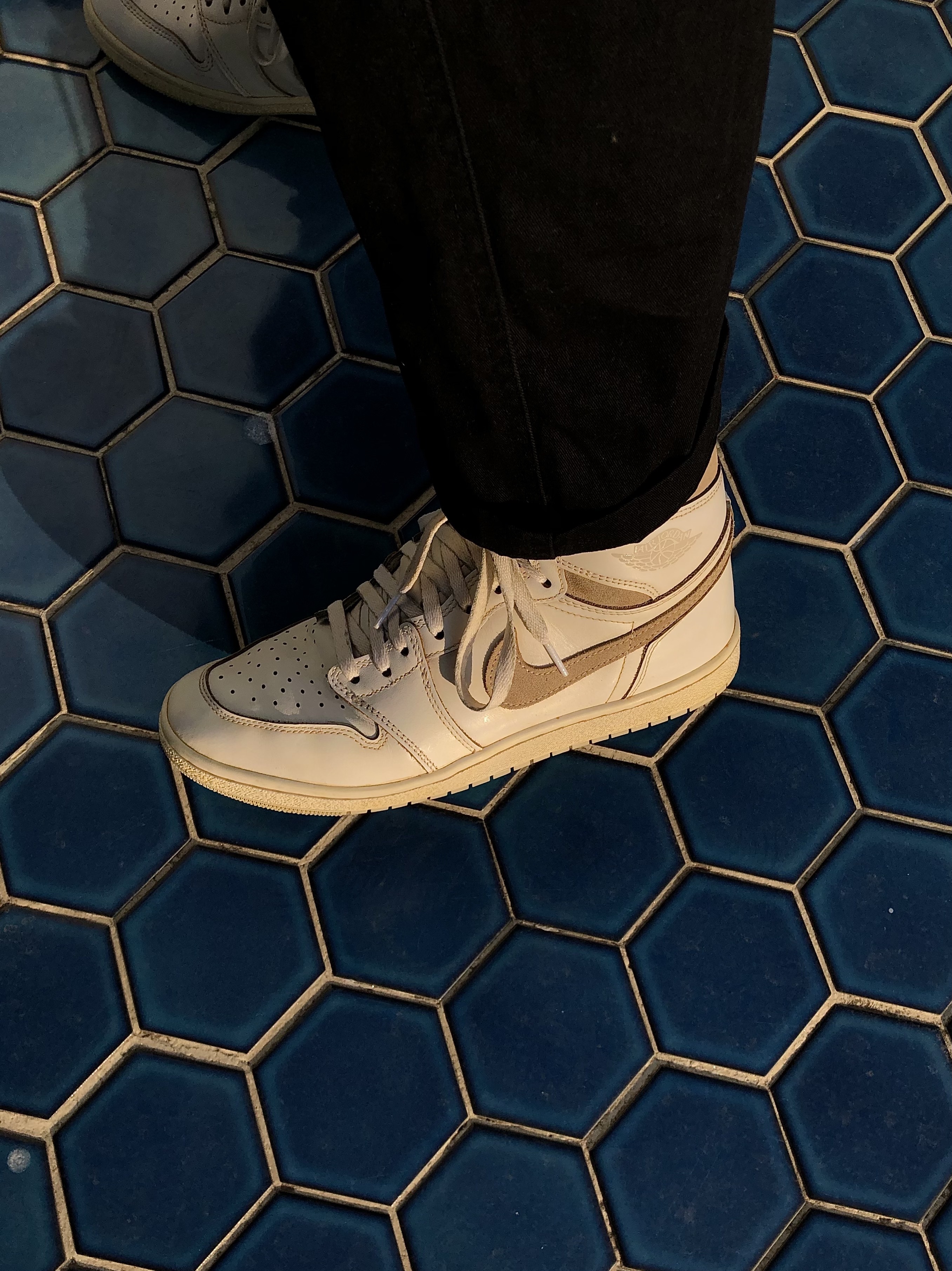Jordan 1 High 85 Neutral Grey 착용 스타일 - 1