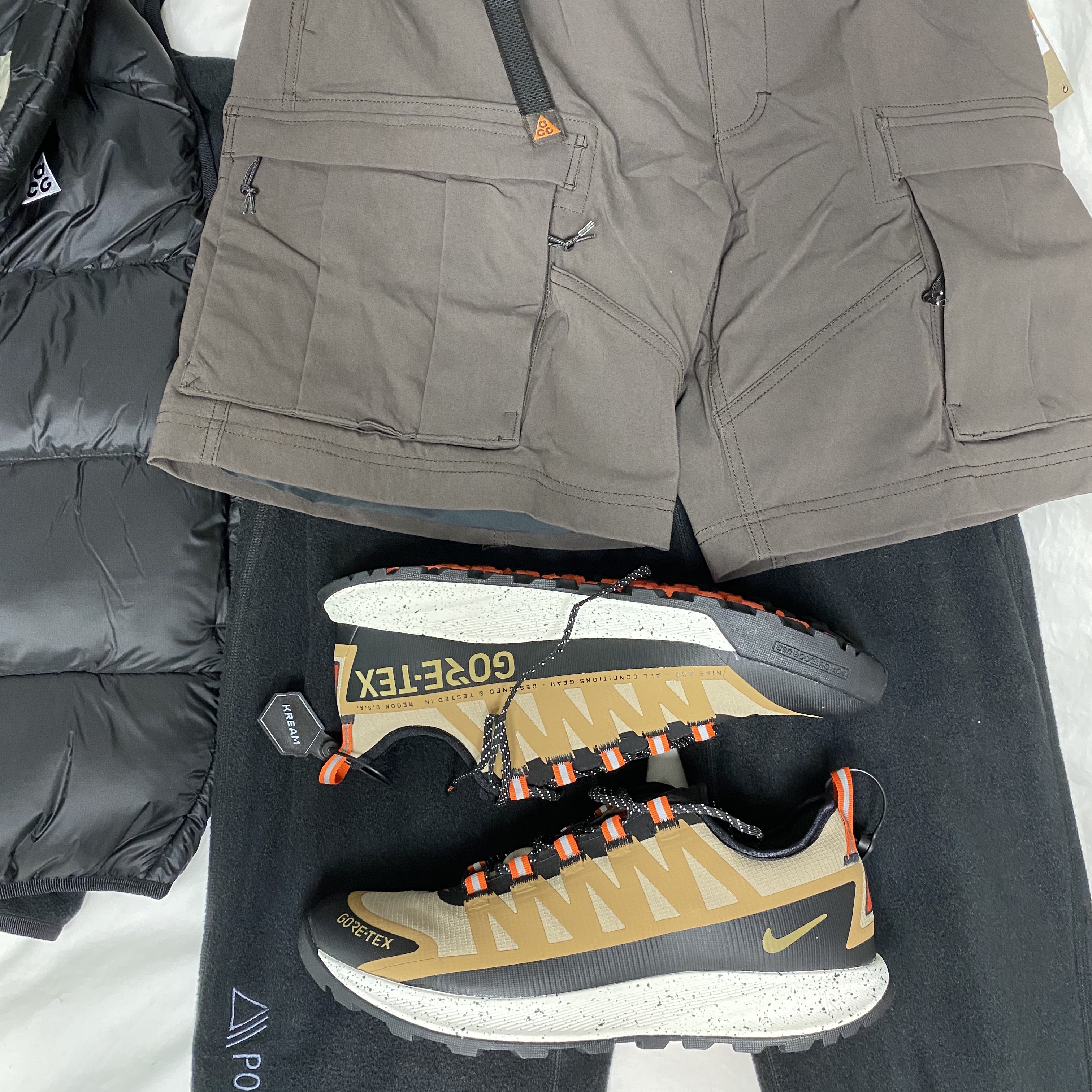 Nike NRG ACG Smith Summit Cargo Pants Ironstone - Asia, Nike ACG Polartec Wolf Tree Pants Off Noir Black - Asia 착용 스타일 - 3