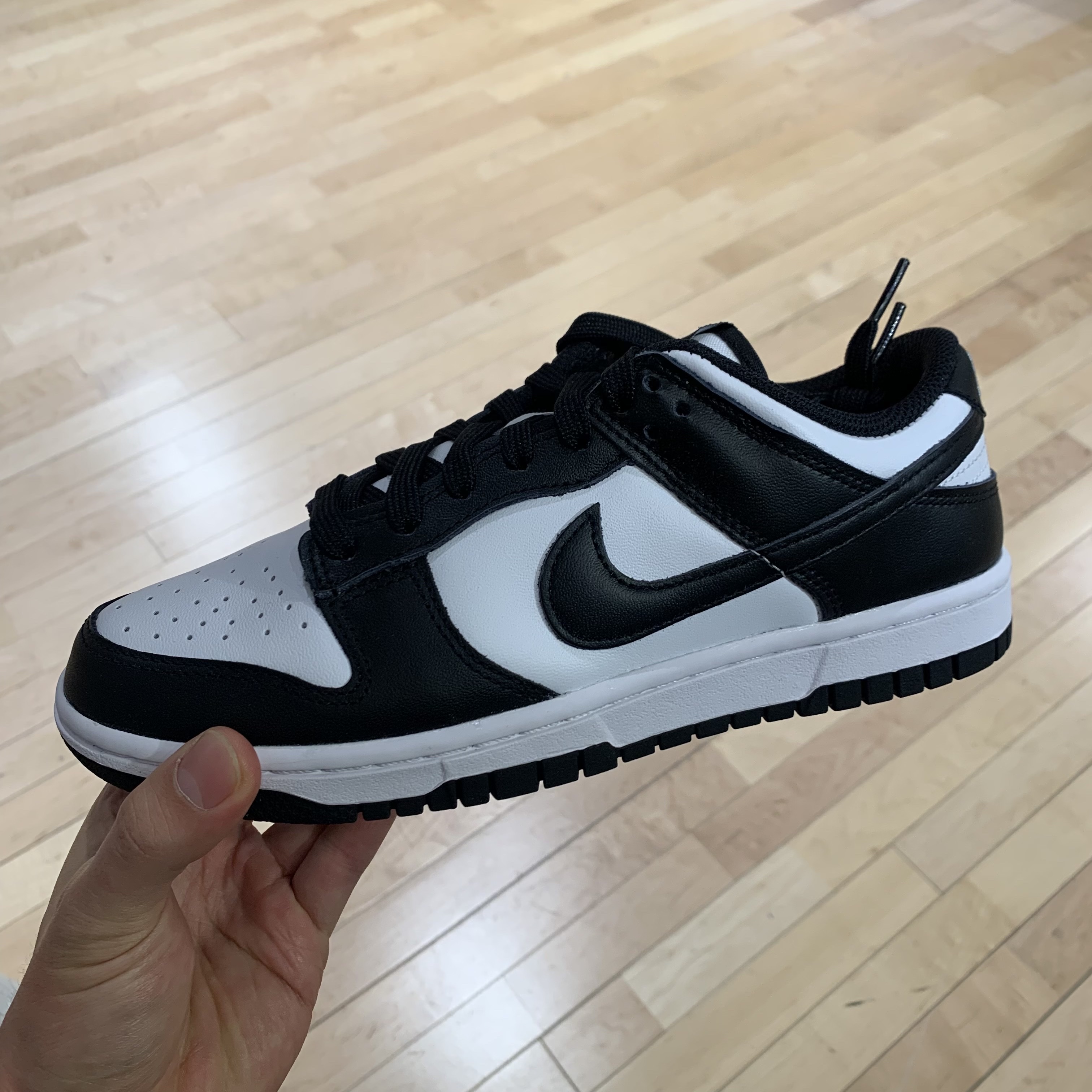 Nike Dunk Low Retro Black 착용 스타일 - 2