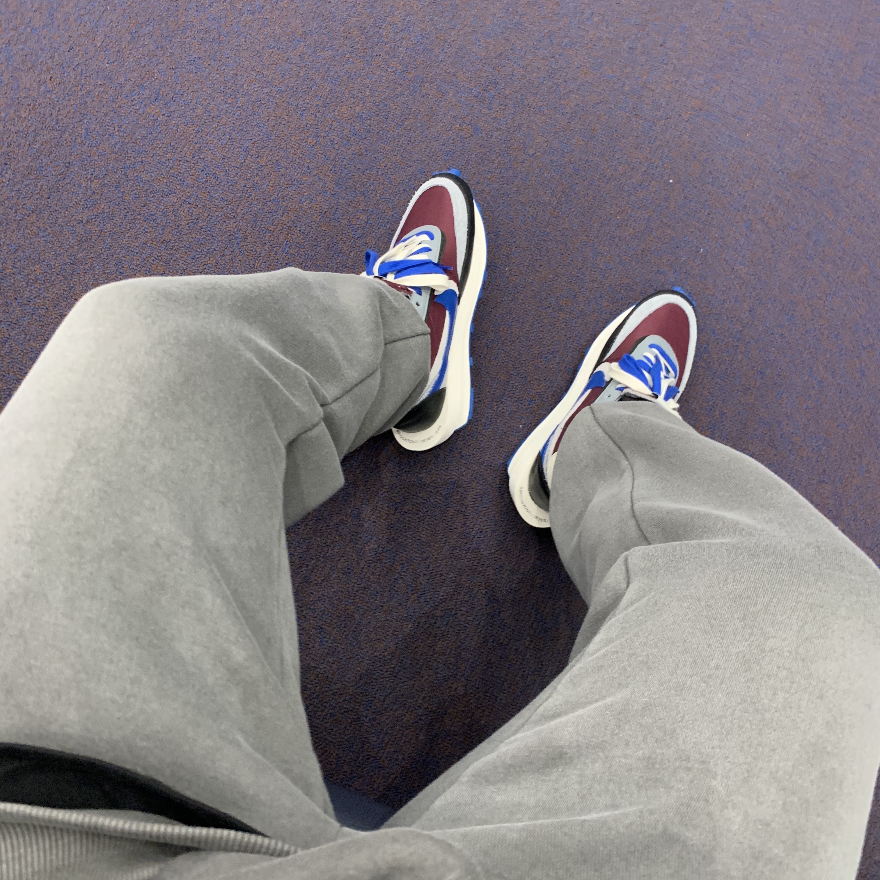 Nike x Sacai x Undercover LDWaffle Night Maroon Team Royal 착용 스타일
