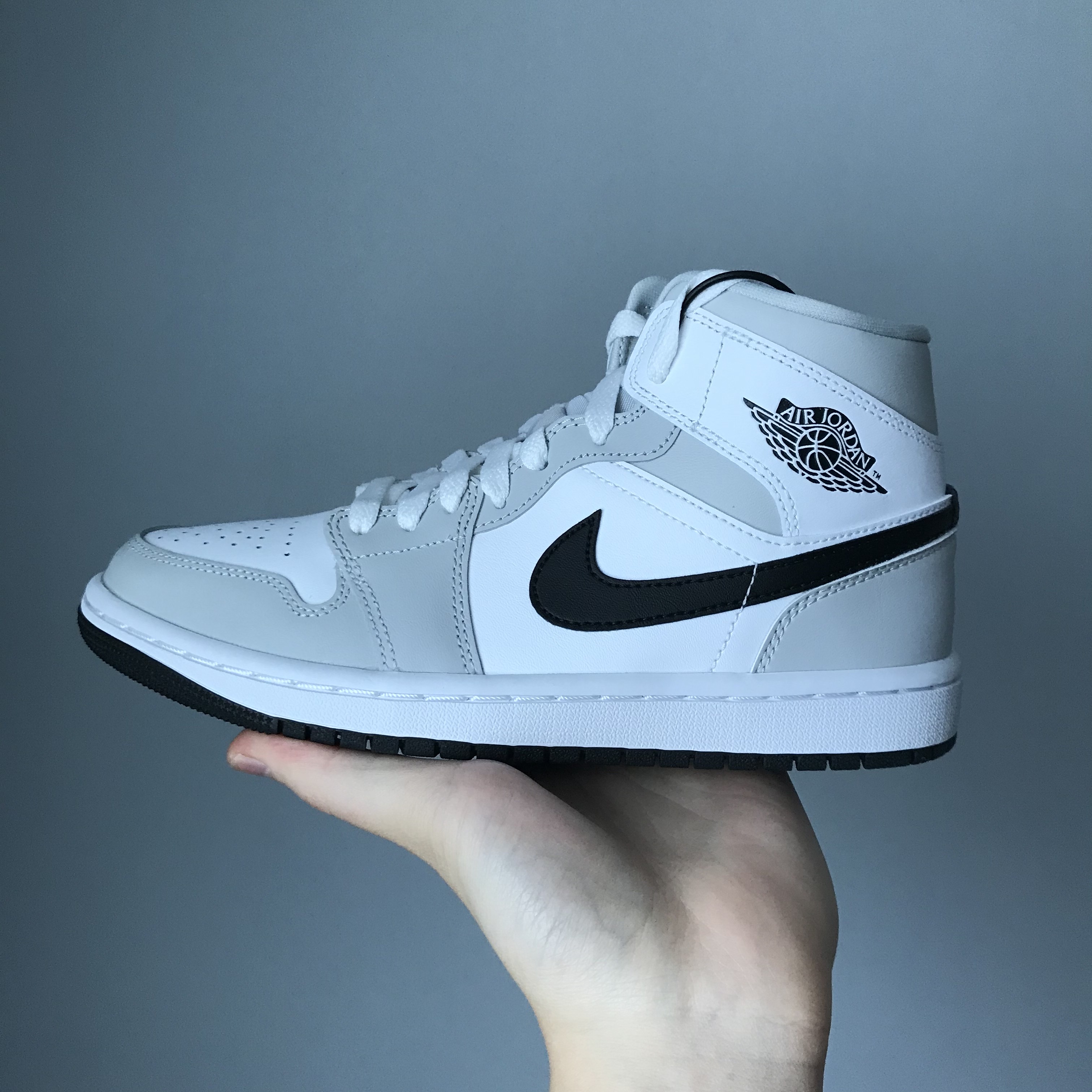 (W) Jordan 1 Mid Grey Fog 착용 스타일 - 1