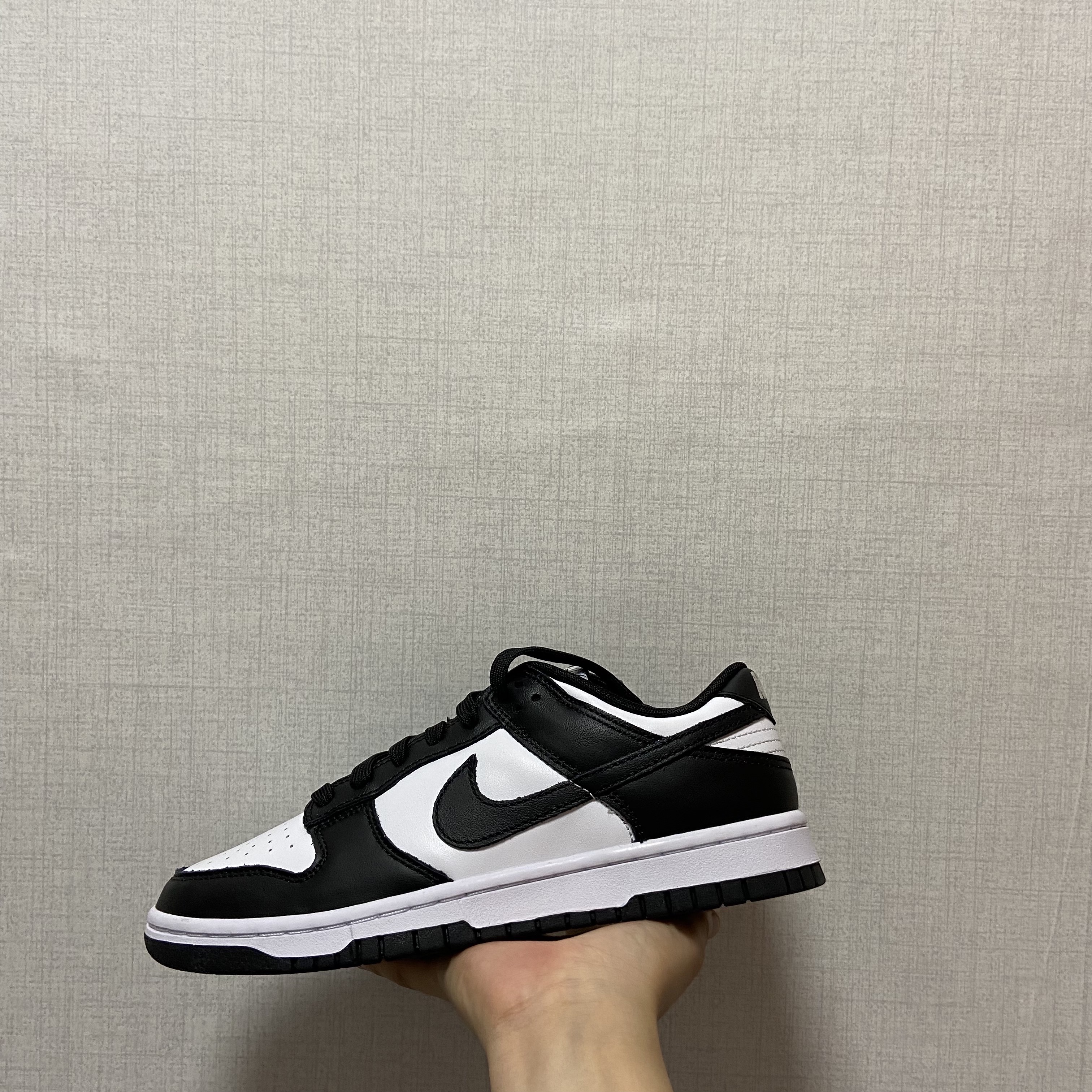 Nike Dunk Low Retro Black 착용 스타일 - 2