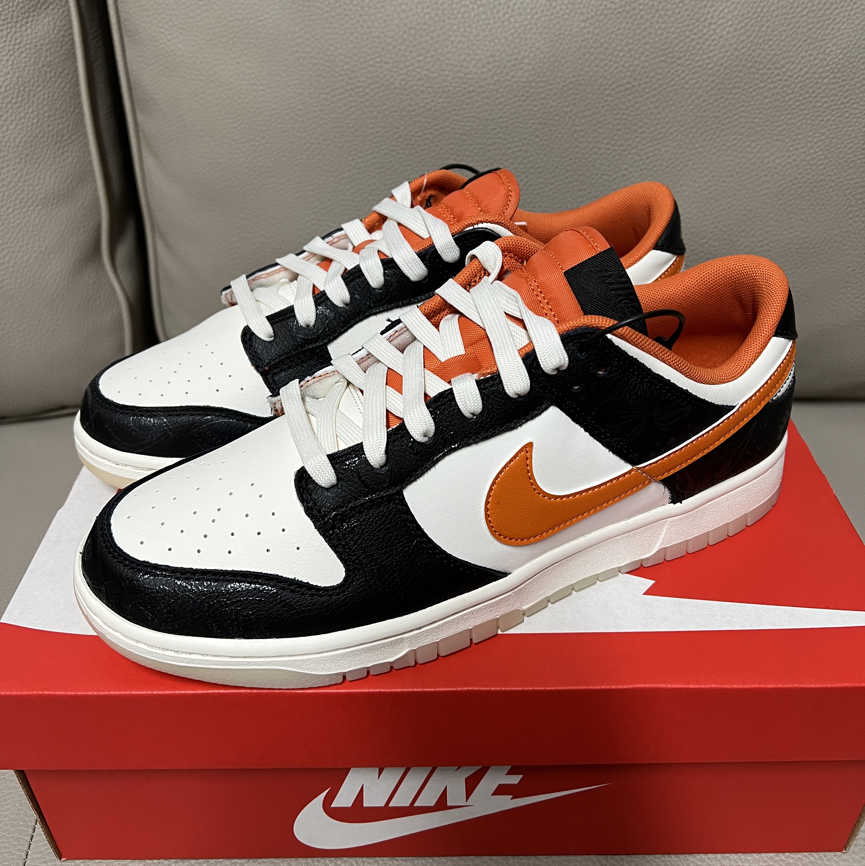 Nike Dunk Low Retro PRM Halloween 착용 스타일