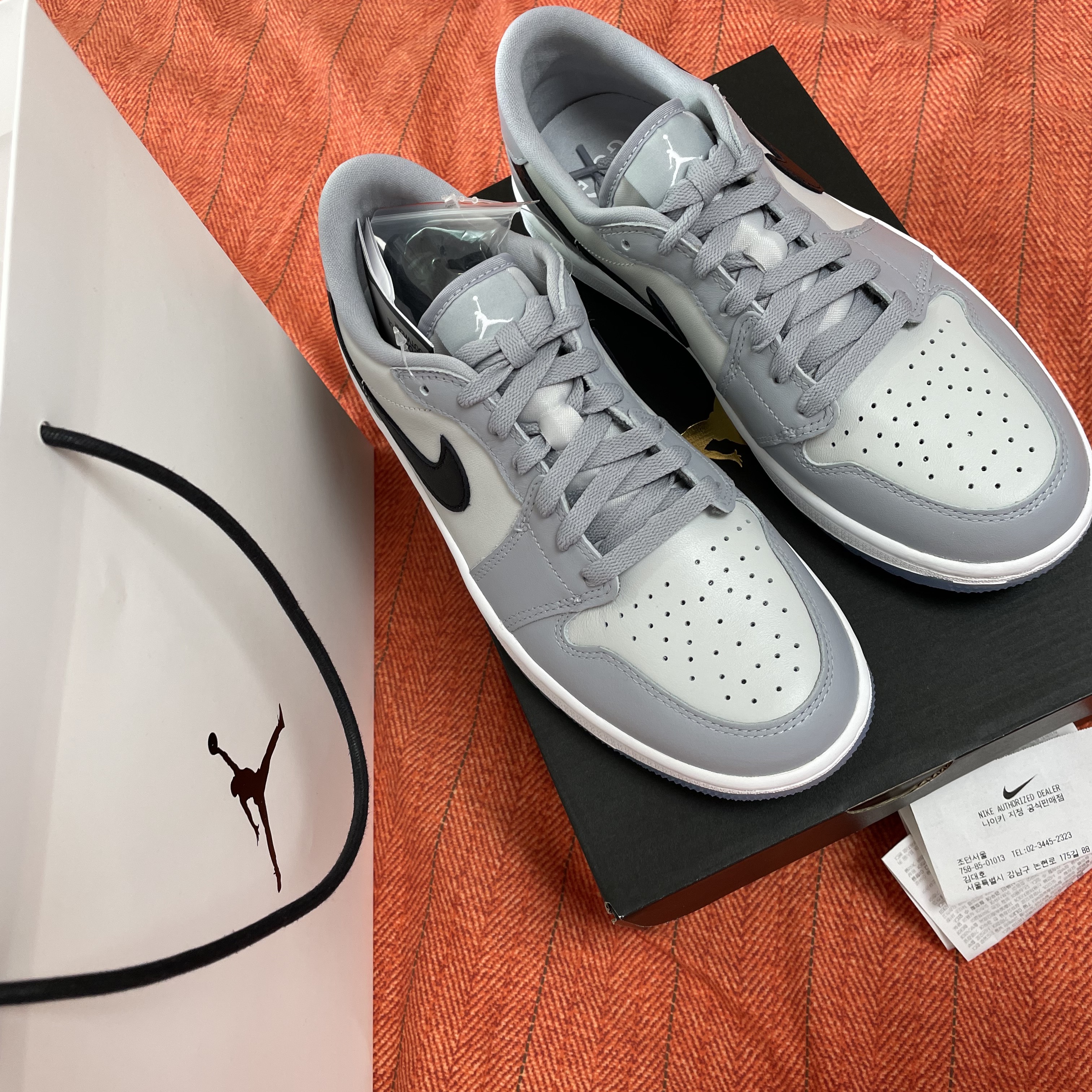Jordan 1 Low Golf Wolf Grey 착용 스타일