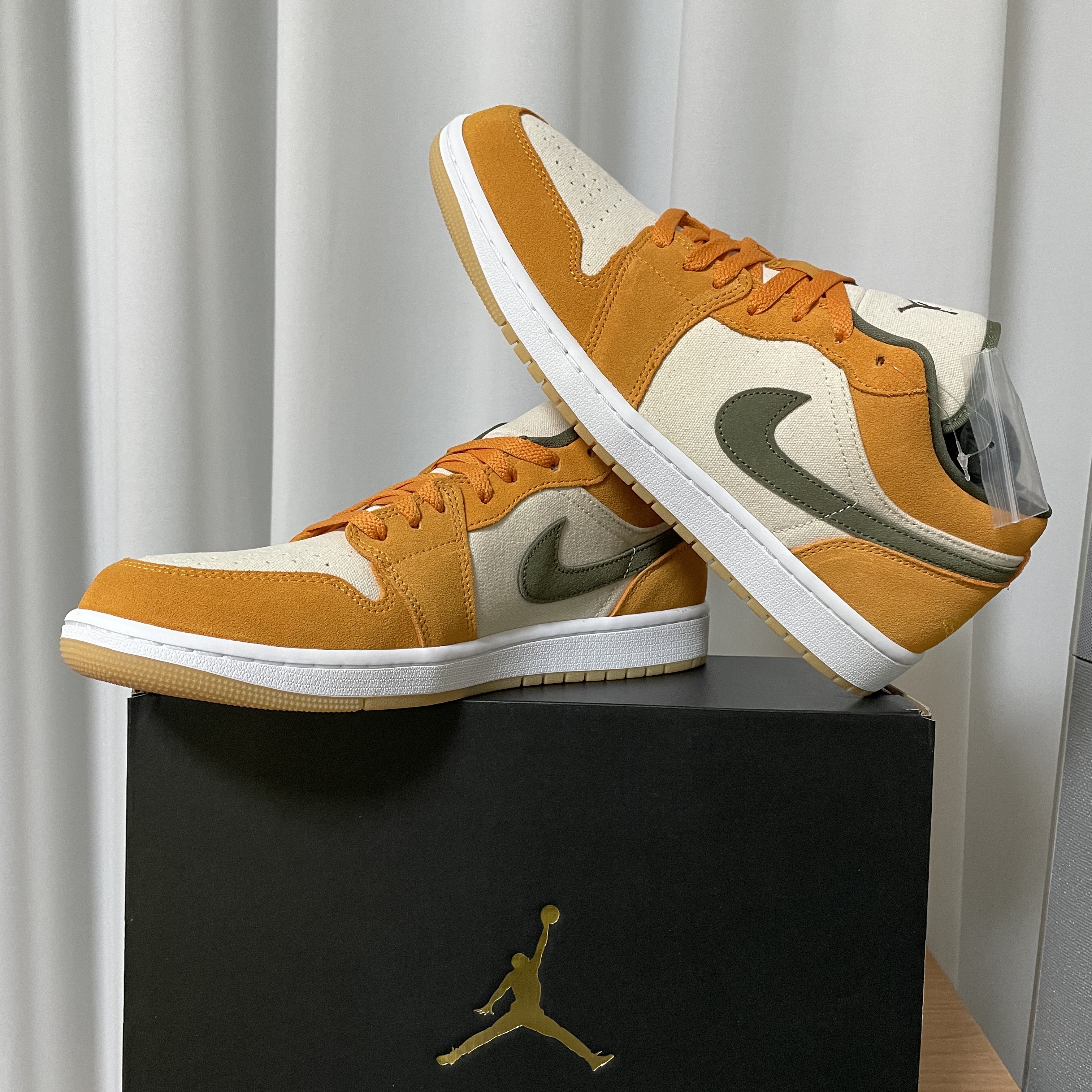 Jordan 1 Low SE Light Curry 착용 스타일