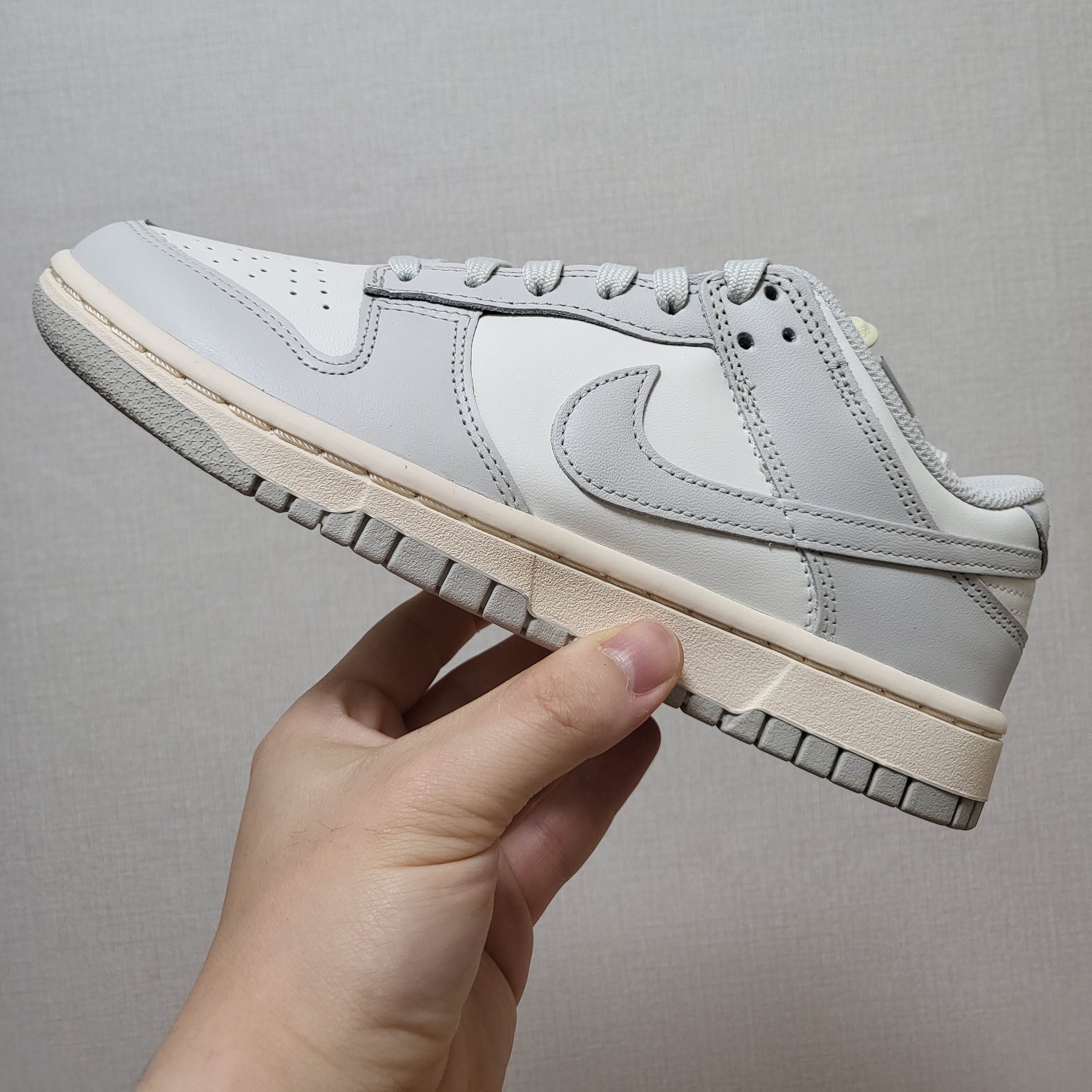 (W) Nike Dunk Low Light Bone 착용 스타일 - 1