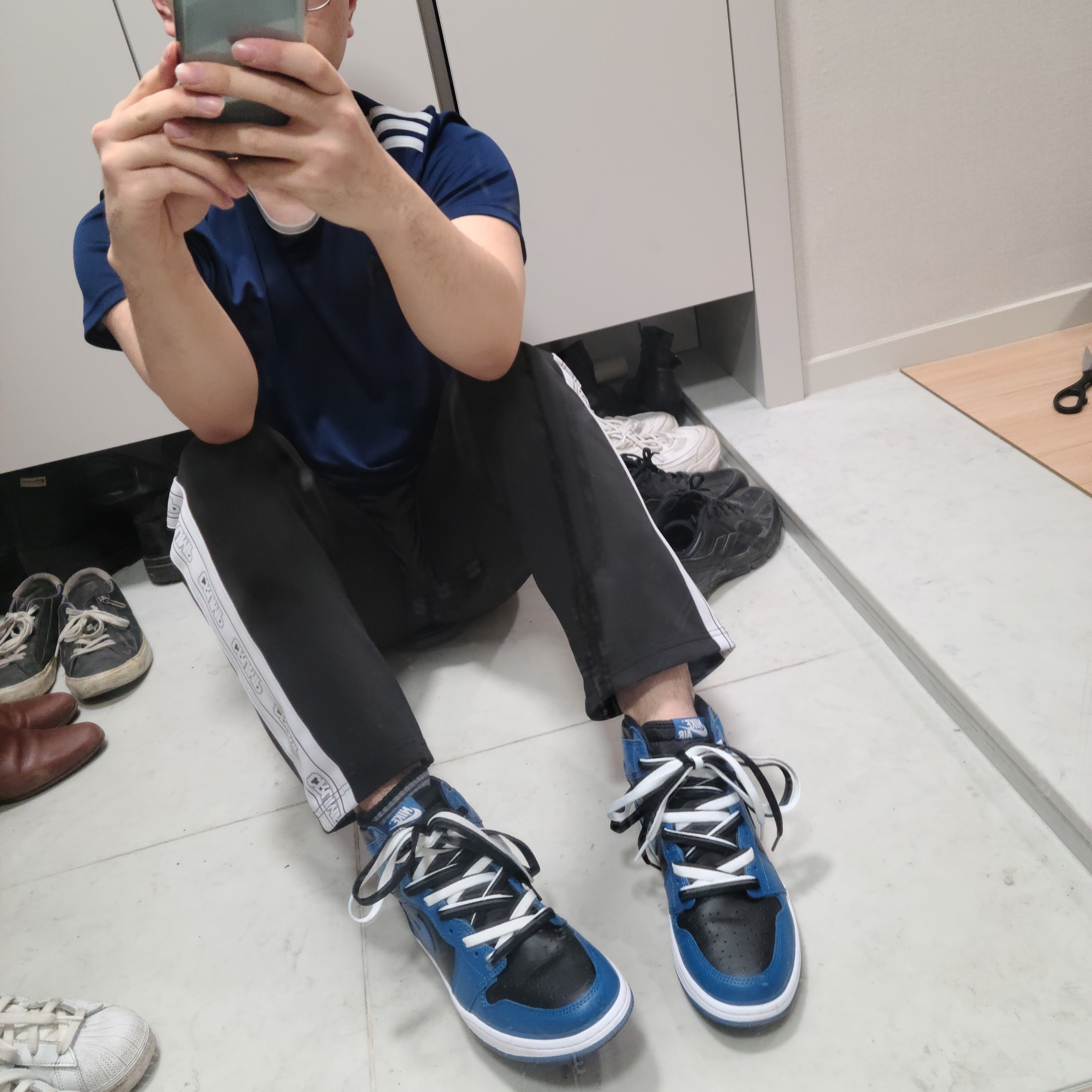 Jordan 1 Retro High OG Dark Marina Blue 착용 스타일 - 2