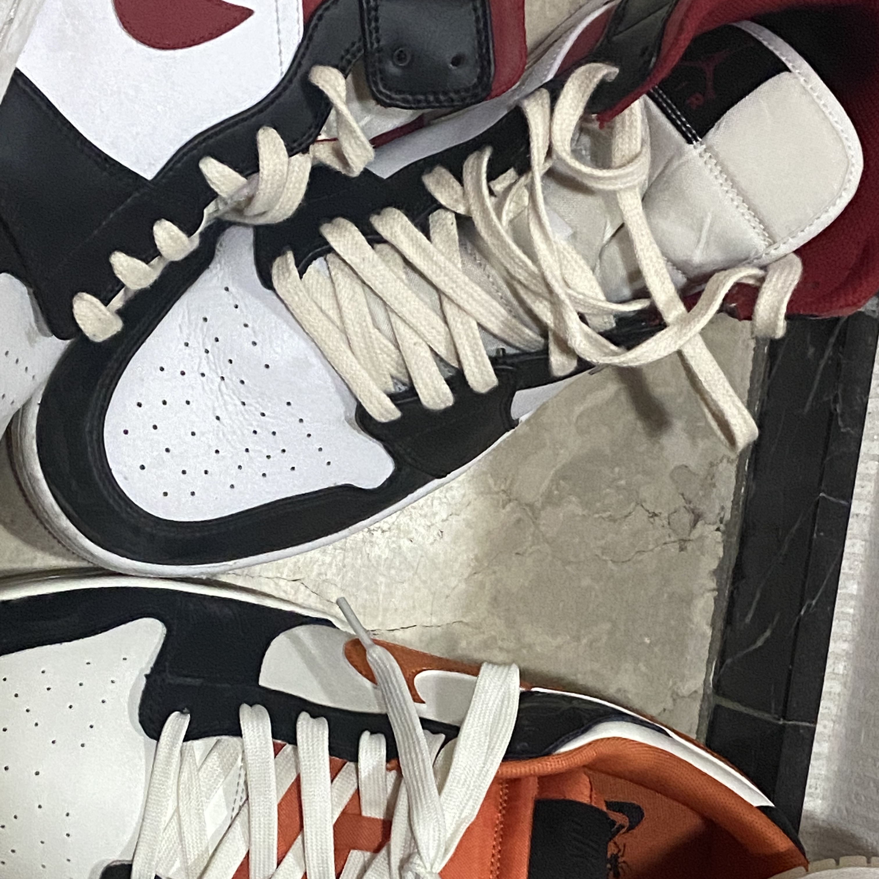 Nike Dunk Low Retro PRM Halloween, Jordan 1 Mid Gym Red Black White 착용 스타일 - 2