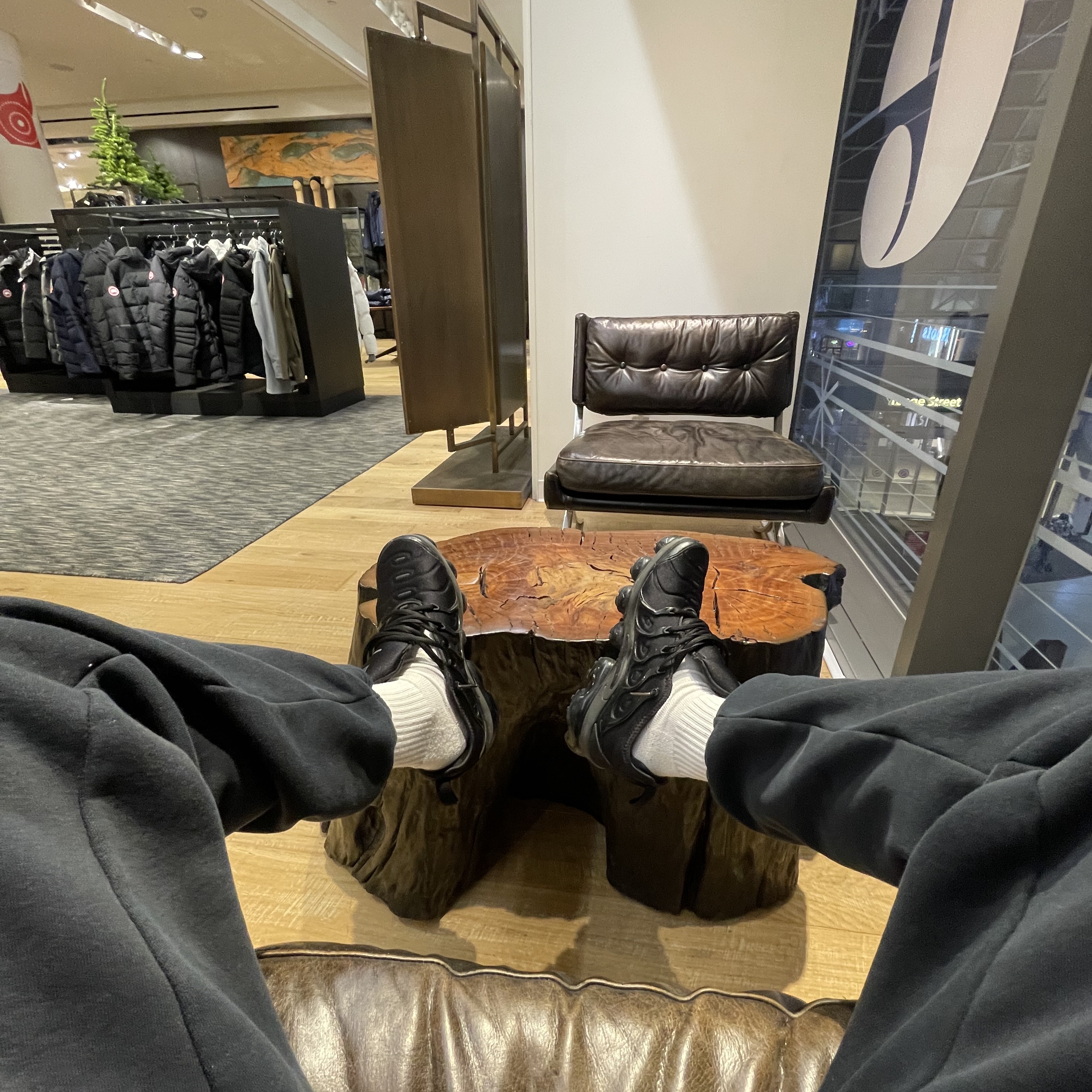 Nike Air VaporMax Plus Triple Black, The North Face 1996 Eco Nuptse Jacket Black 착용 스타일 - 4