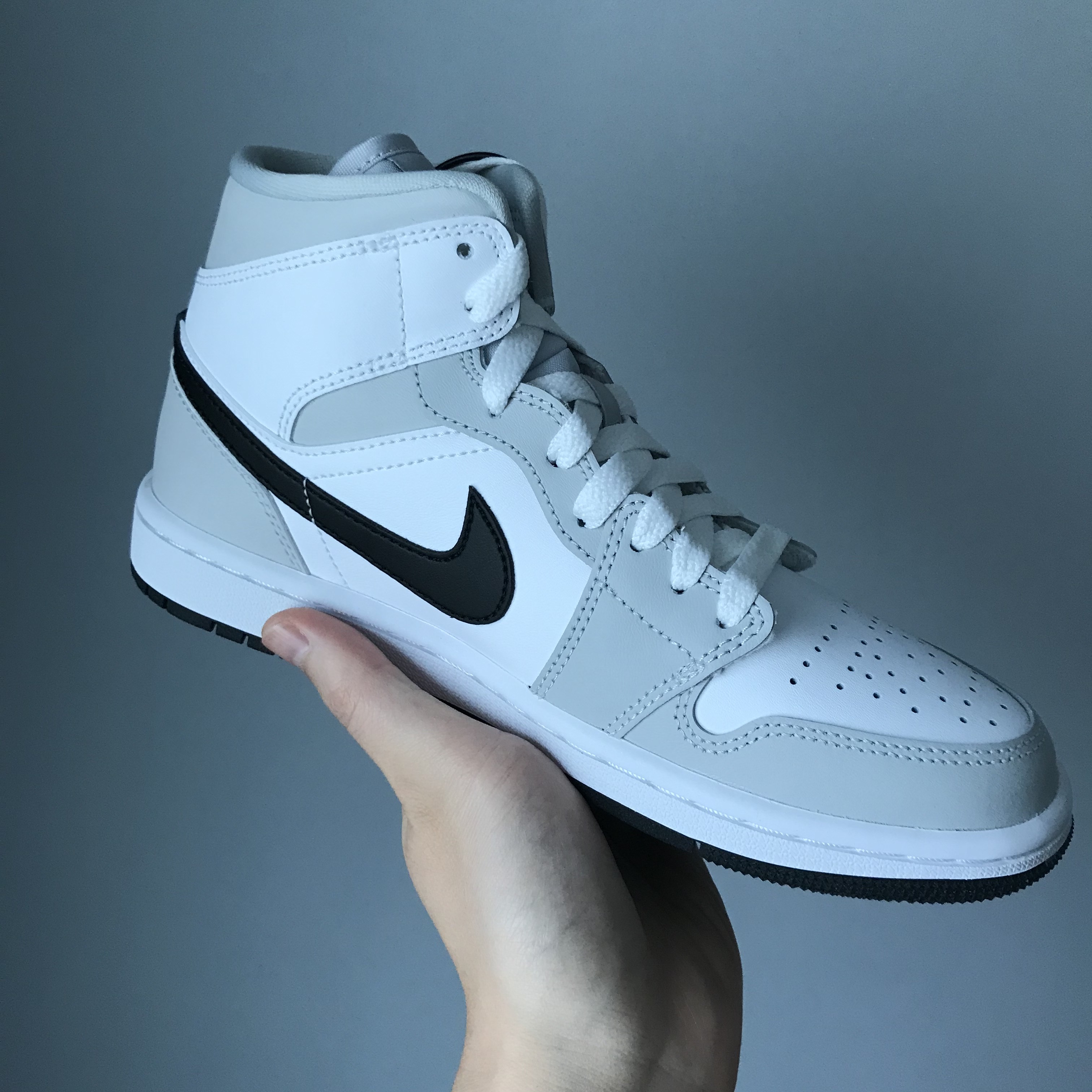 (W) Jordan 1 Mid Grey Fog 착용 스타일 - 2