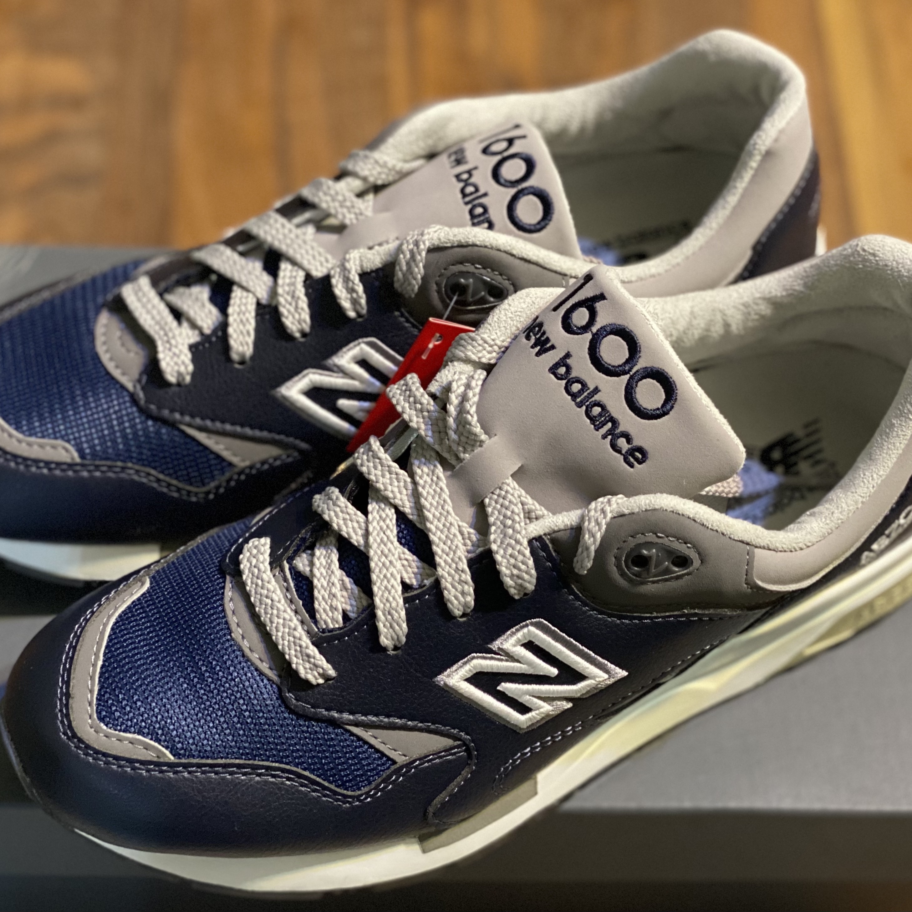 New Balance 1600 Legacy Navy, New Balance 1600 Legacy Grey 착용 스타일 - 1