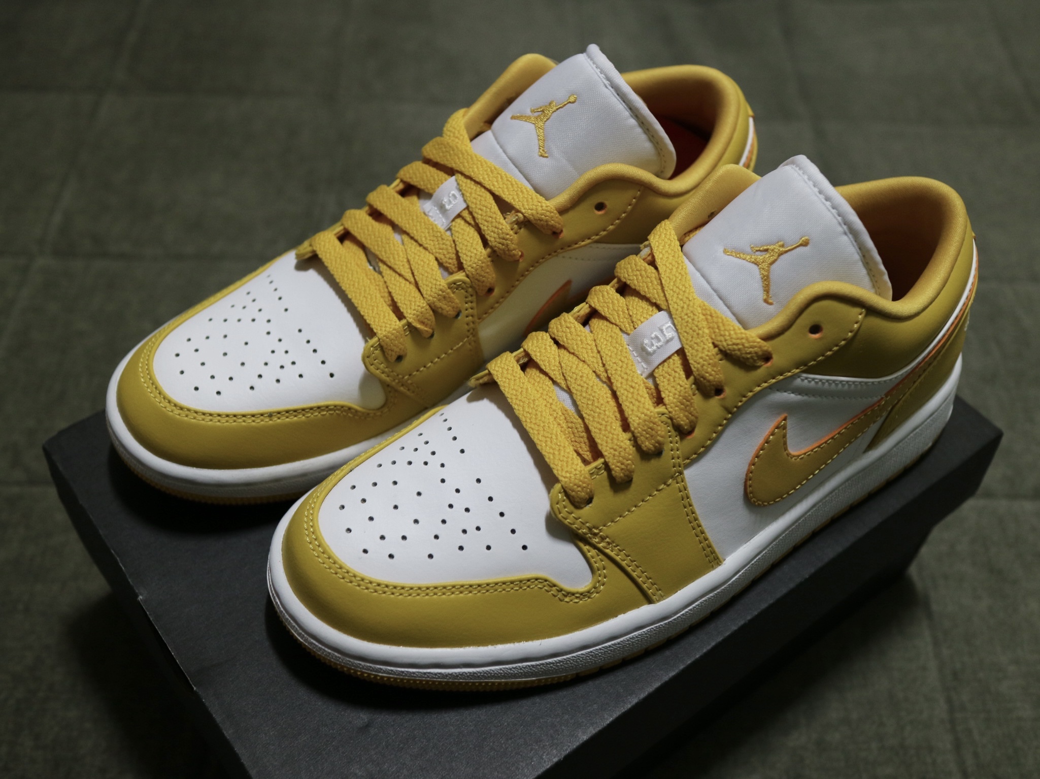Jordan 1 Low Pollen 착용 스타일 - 2
