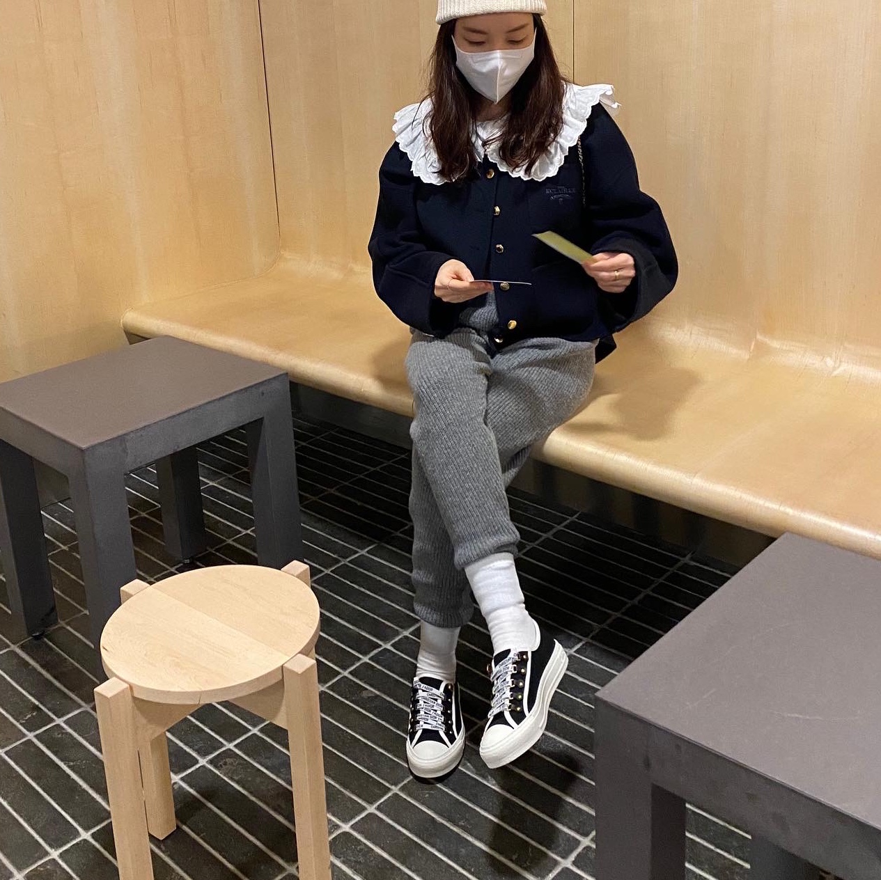 (W) Dior Walk'N'Dior Sneakers Canvas Black 착용 스타일 - 3
