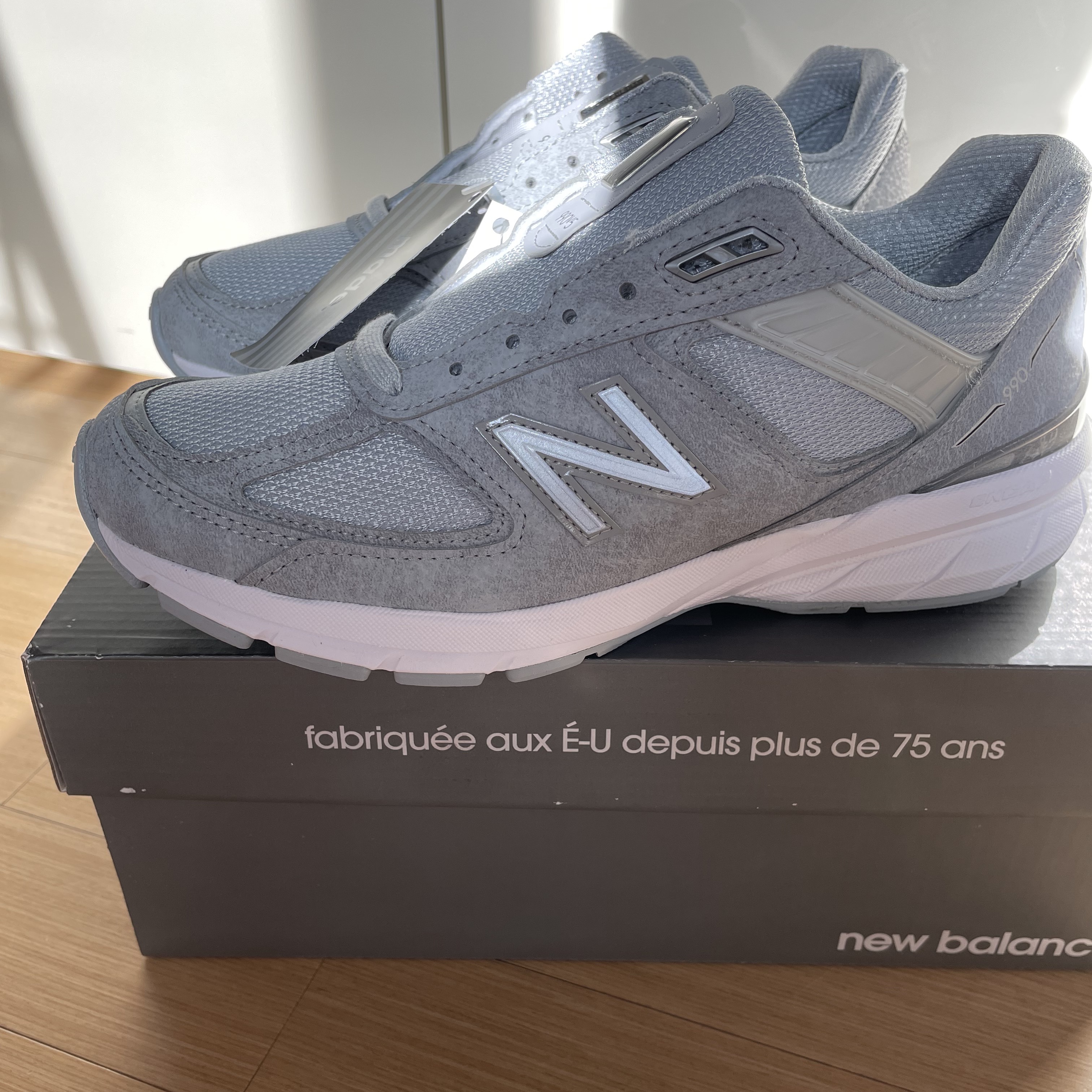 New Balance 990v5 Made in USA Vegan Grey 착용 스타일