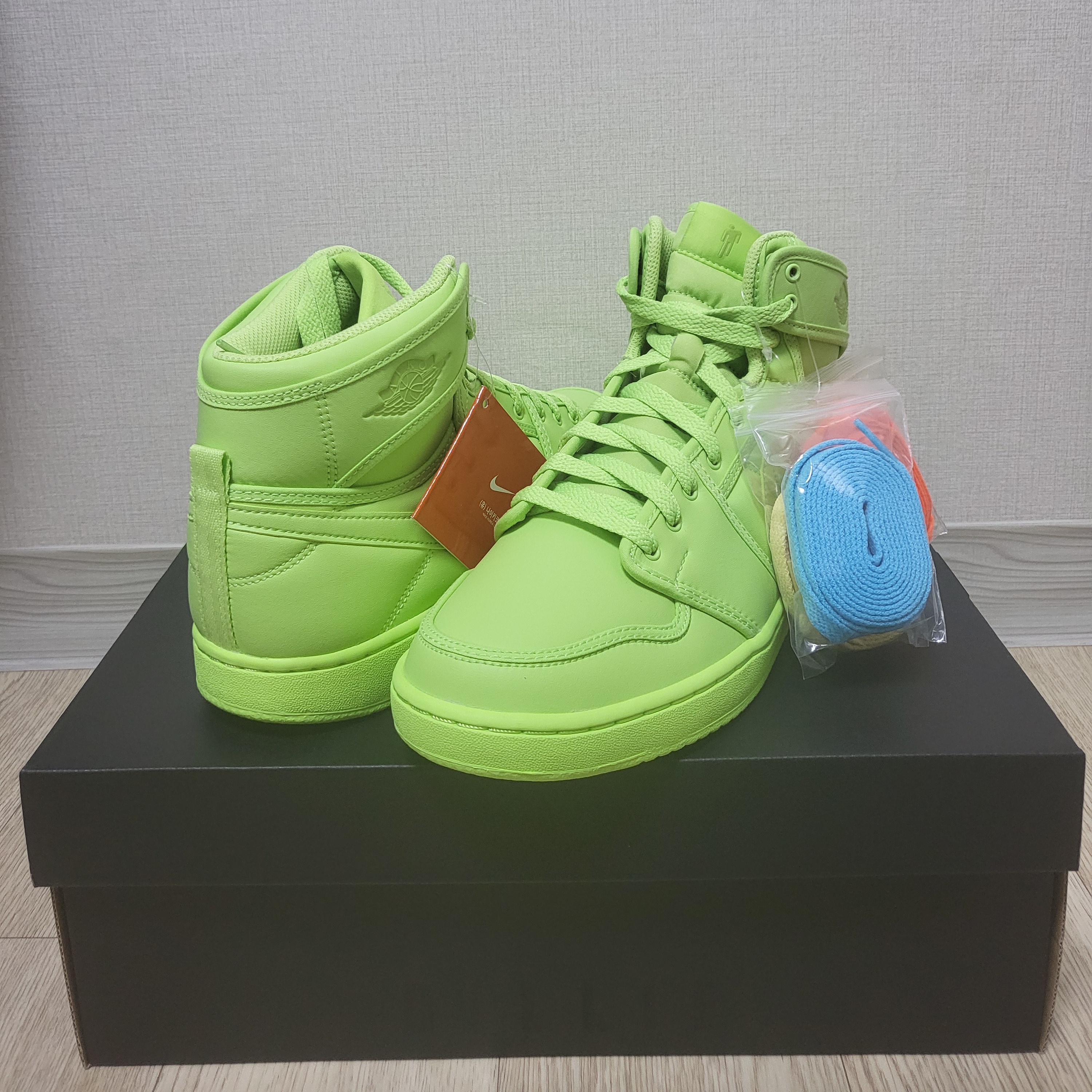 (W) Jordan 1 x Billie Eilish KO SP Lime Green 착용 스타일 - 3