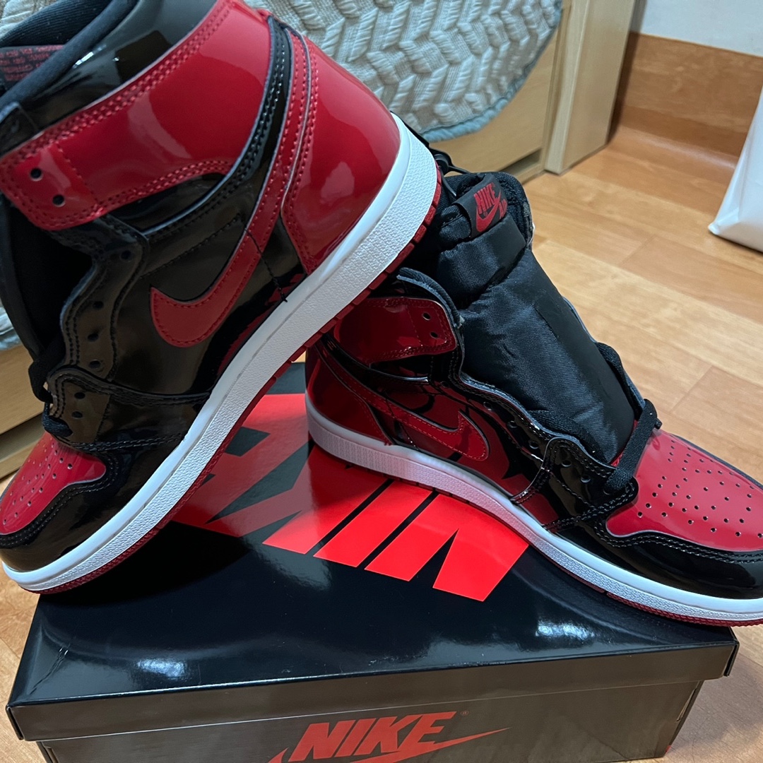 Jordan 1 Retro High OG Patent Bred 착용 스타일 - 3