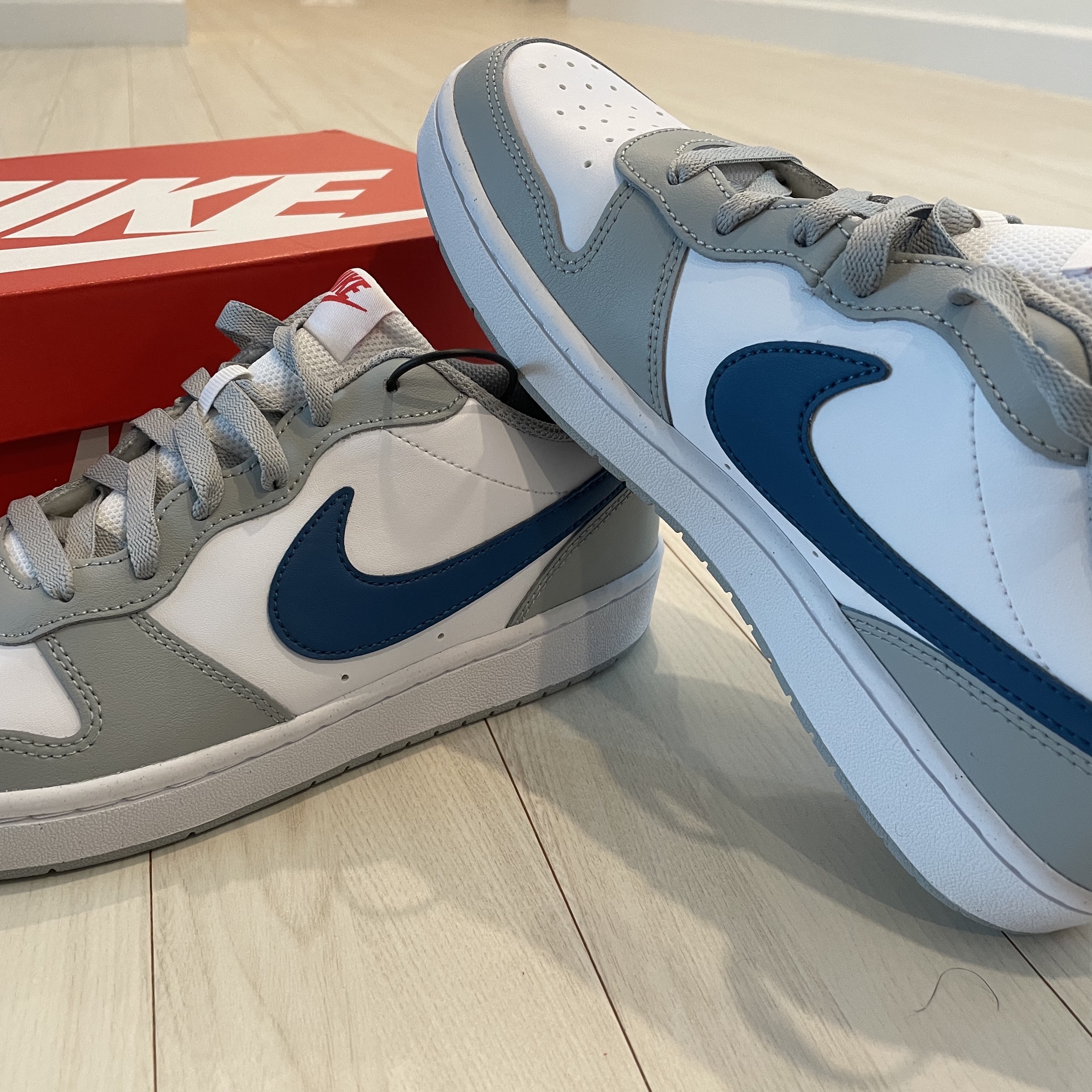 (GS) Nike Court Borough Low 2 Light Smoke Grey 착용 스타일 - 1