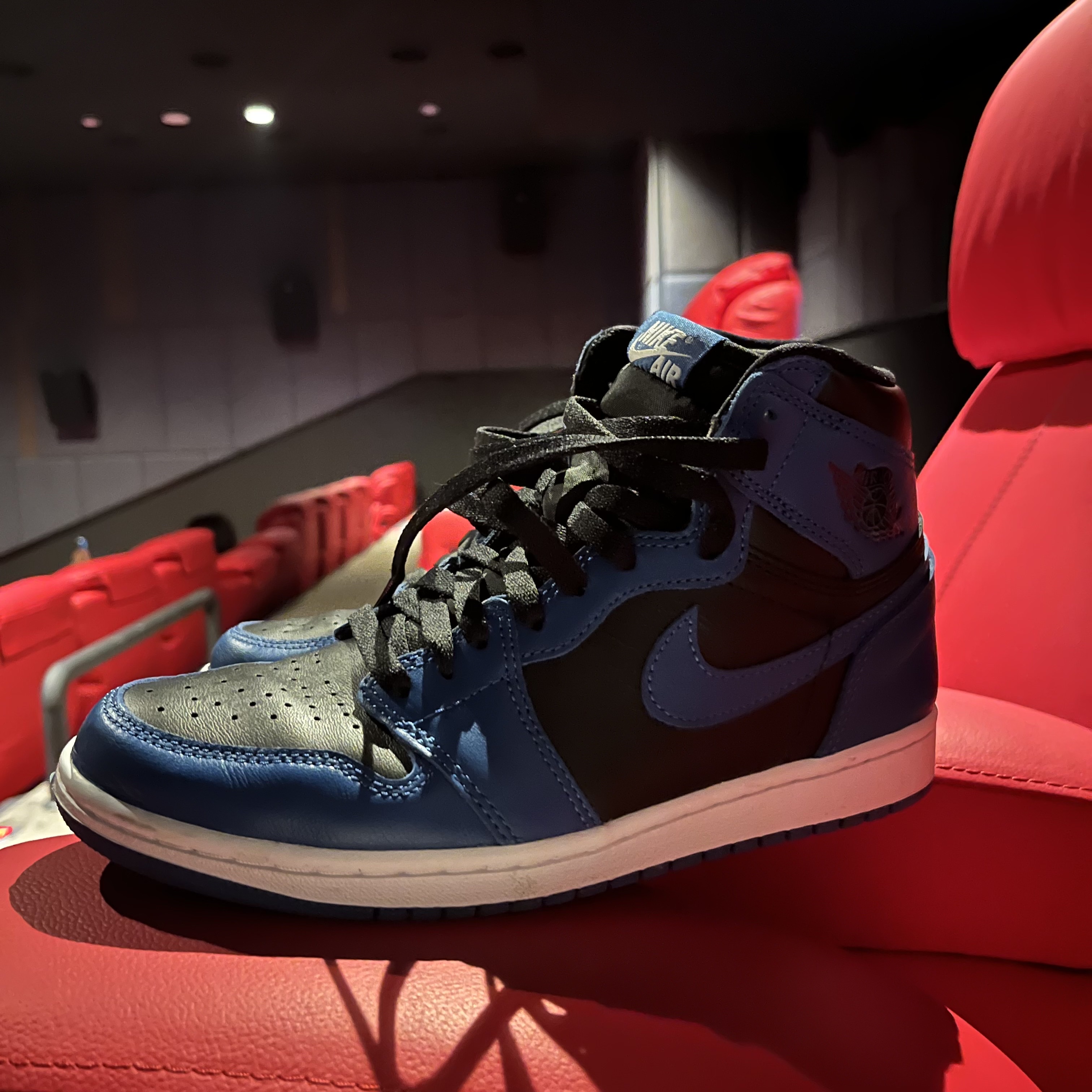 Jordan 1 Retro High OG Dark Marina Blue 착용 스타일