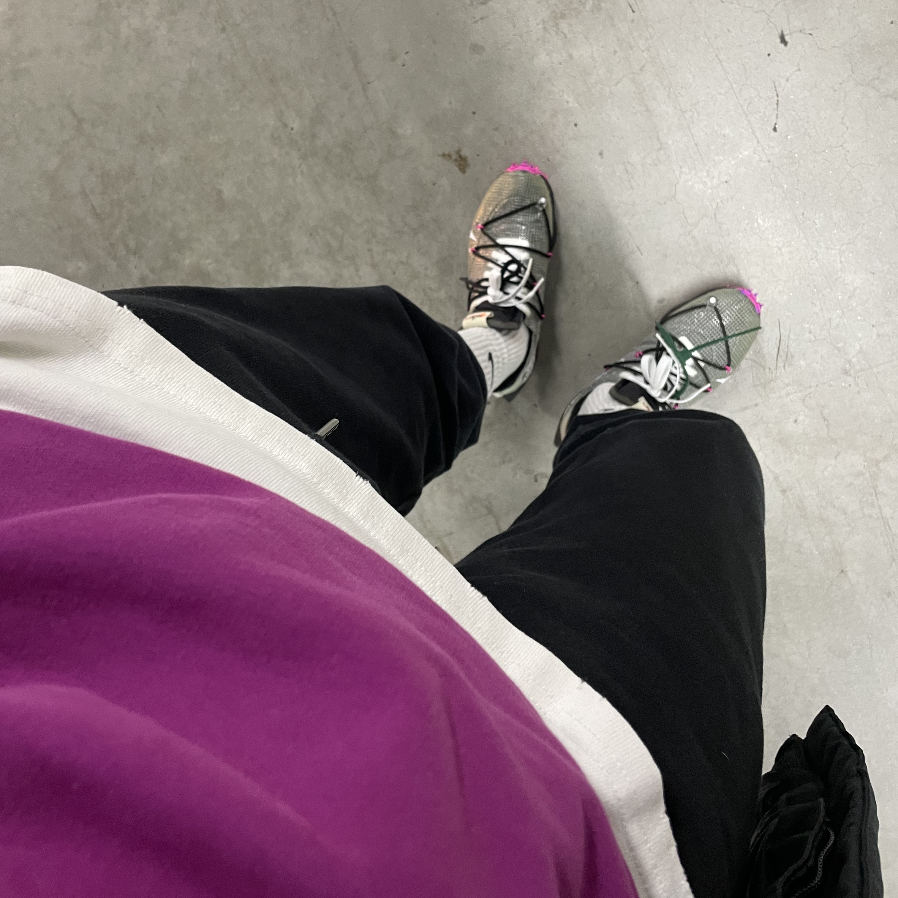 (W) Nike x Off-White Vapor Street Black Laser Fuchsia, Stone Island 64120 Cotton Fleece Hooded Sweatshirt Violet - 21FW 착용 스타일