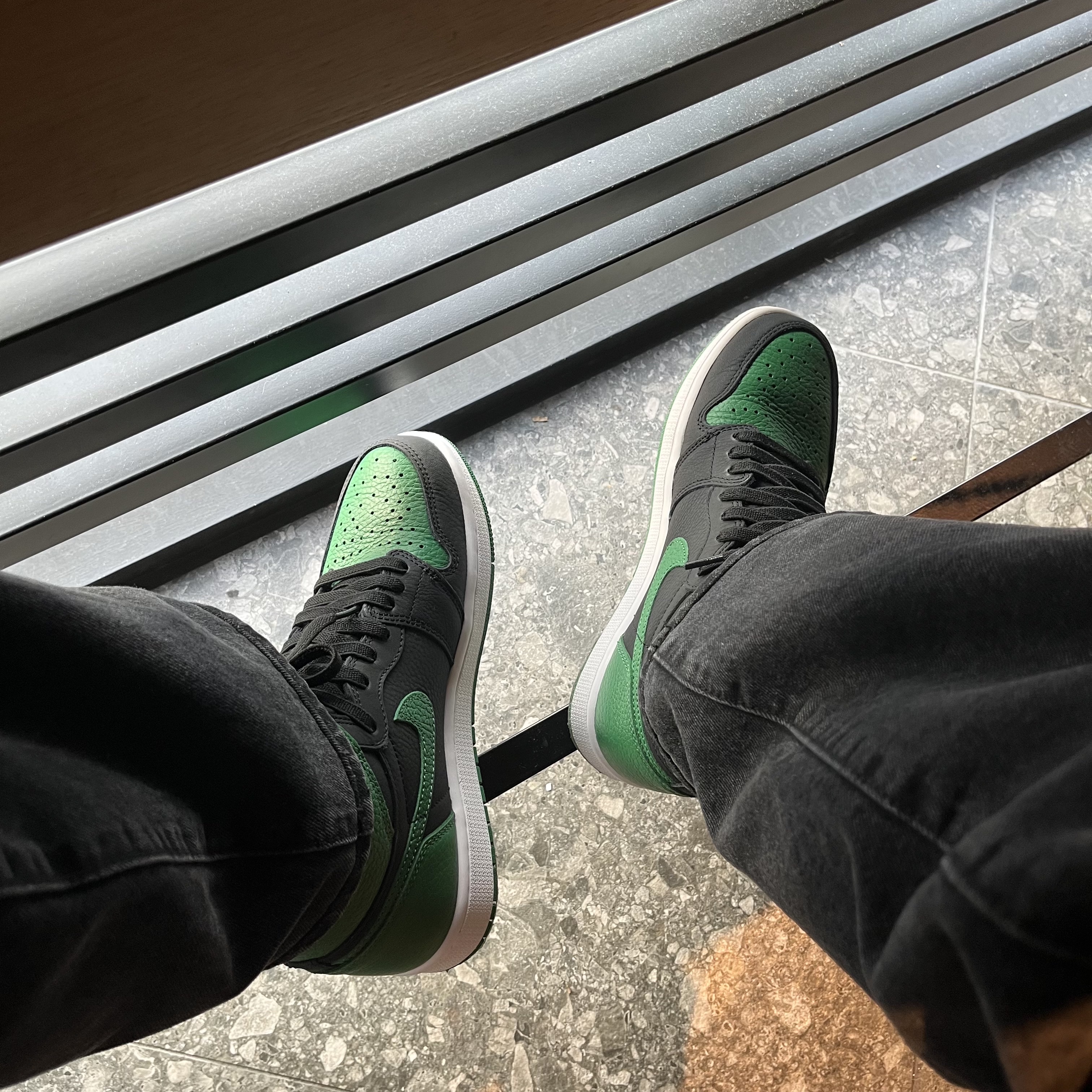 Jordan 1 Retro High OG Pine Green Black 착용 스타일
