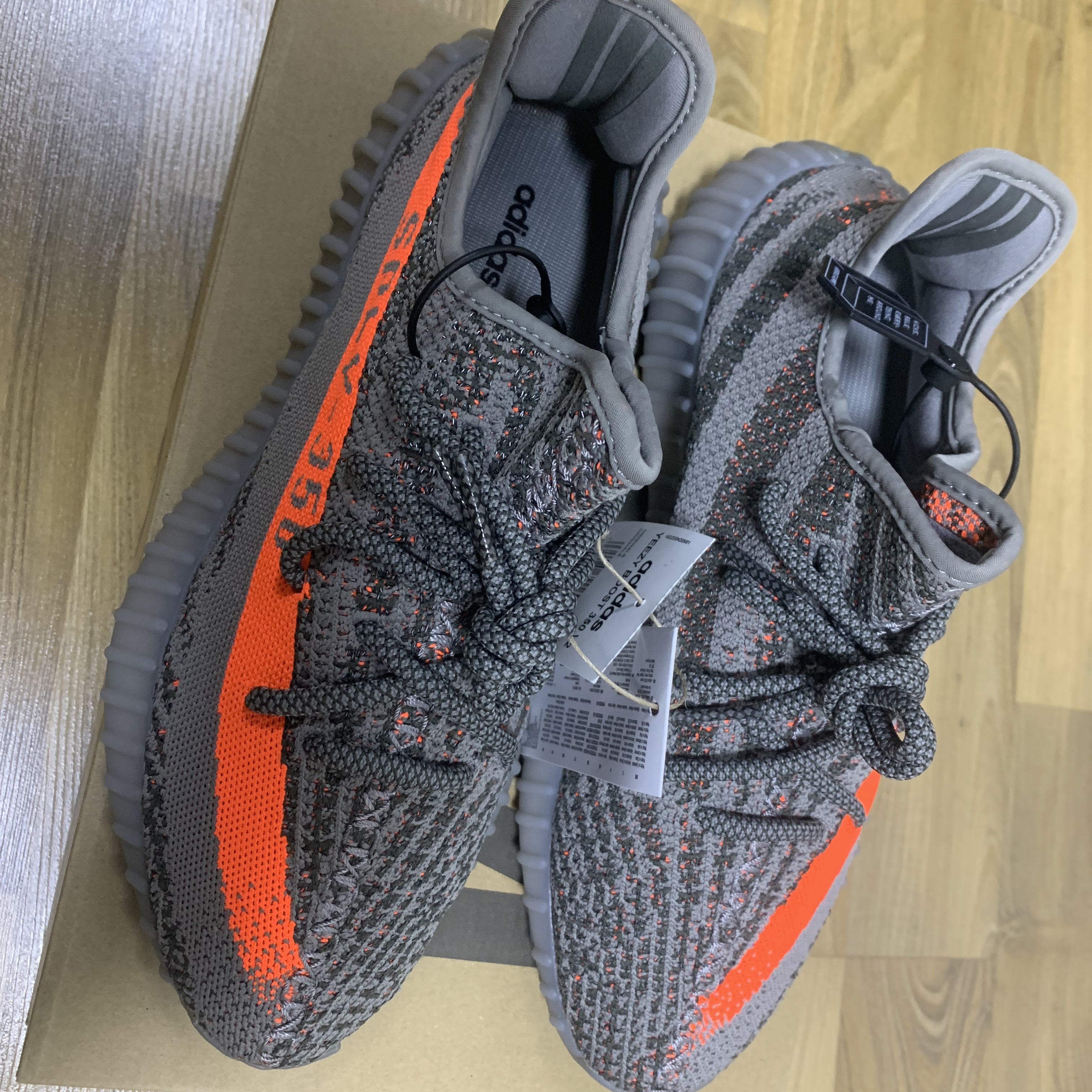 Adidas Yeezy Boost 350 V2 Beluga - Reflective 착용 스타일