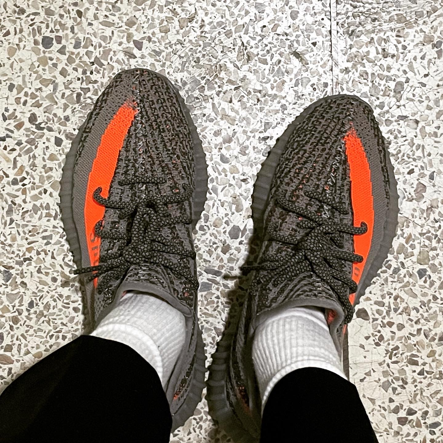 Adidas Yeezy Boost 350 V2 Beluga - Reflective 착용 스타일 - 4