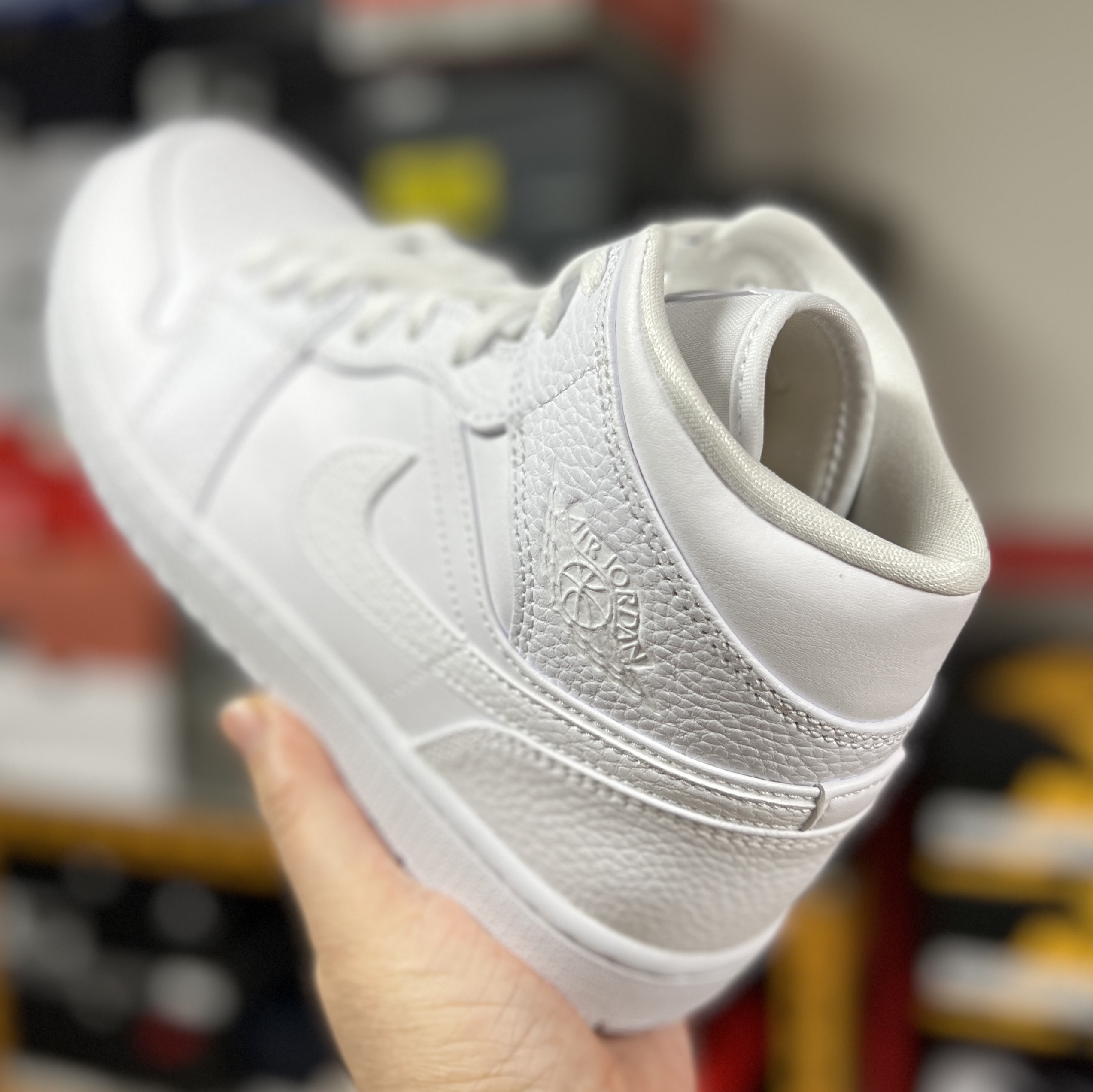 Jordan 1 Mid Triple White 착용 스타일 - 2