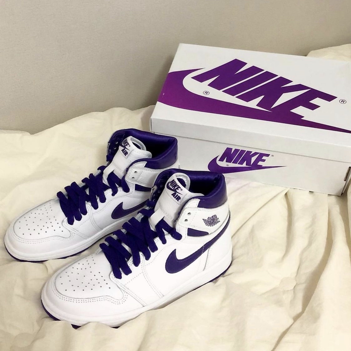 (W) Jordan 1 High OG Court Purple 착용 스타일 - 3