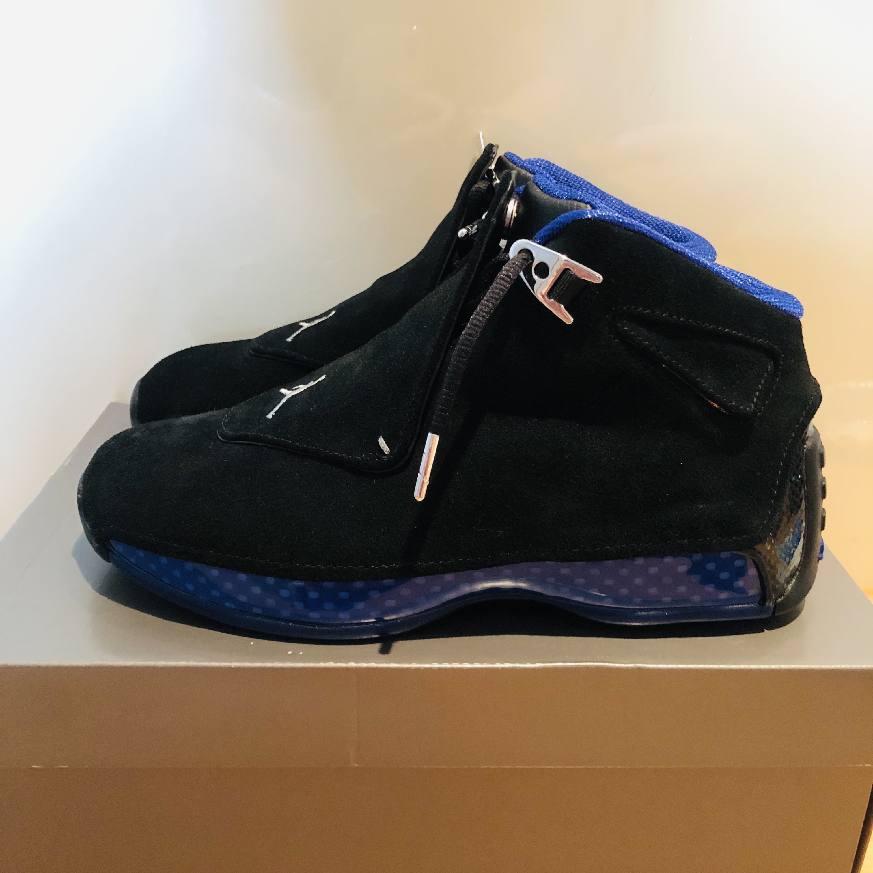 Jordan 18 Retro Black Sport Royal 착용 스타일 - 1