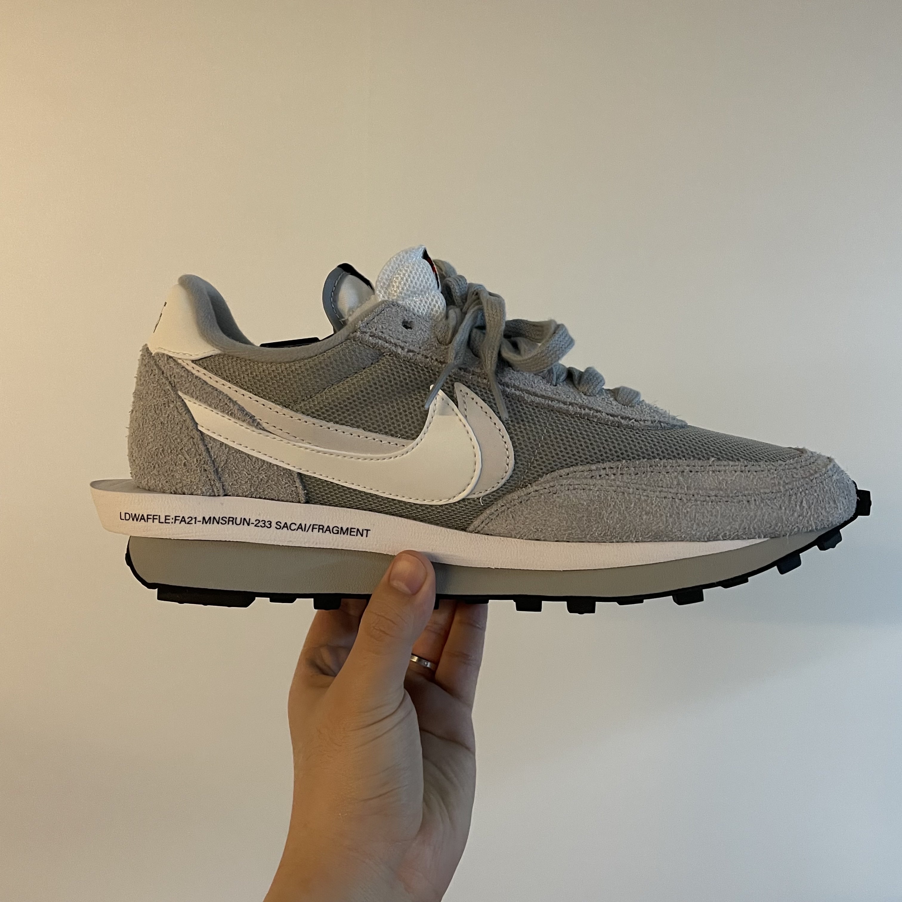 Nike x Sacai x Fragment LDWaffle Light Smoke Grey 착용 스타일 - 1