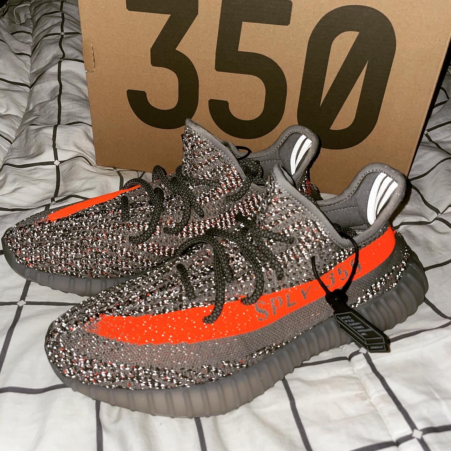 Adidas Yeezy Boost 350 V2 Beluga - Reflective 착용 스타일 - 3
