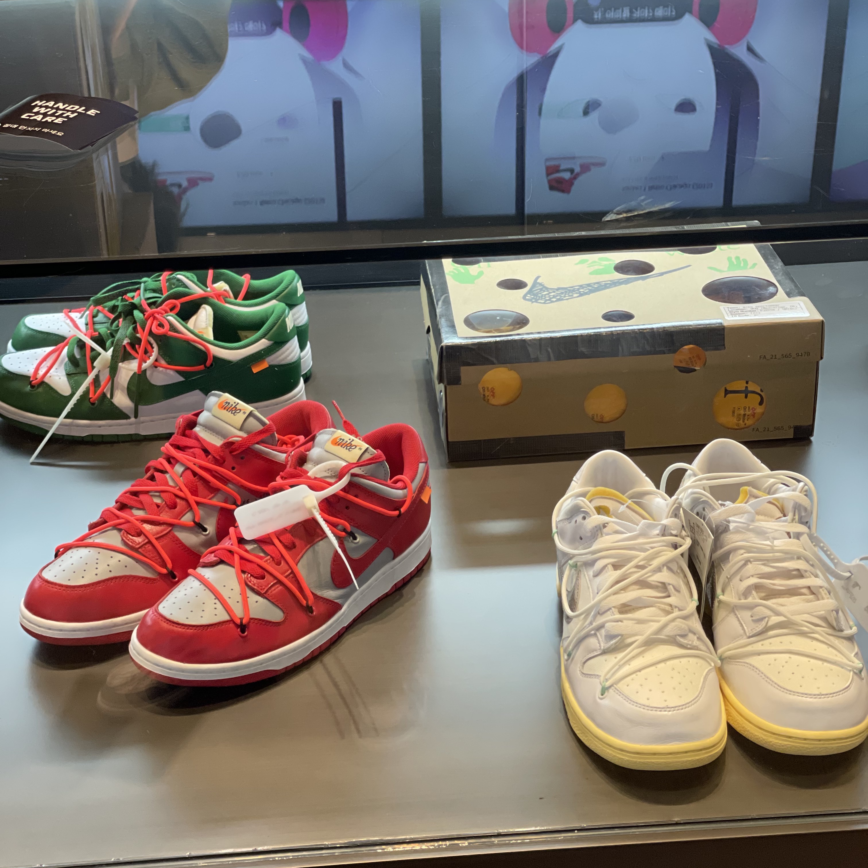 Nike x Off-White Dunk Low Pine Green, Nike x Off-White Dunk Low University Red 착용 스타일