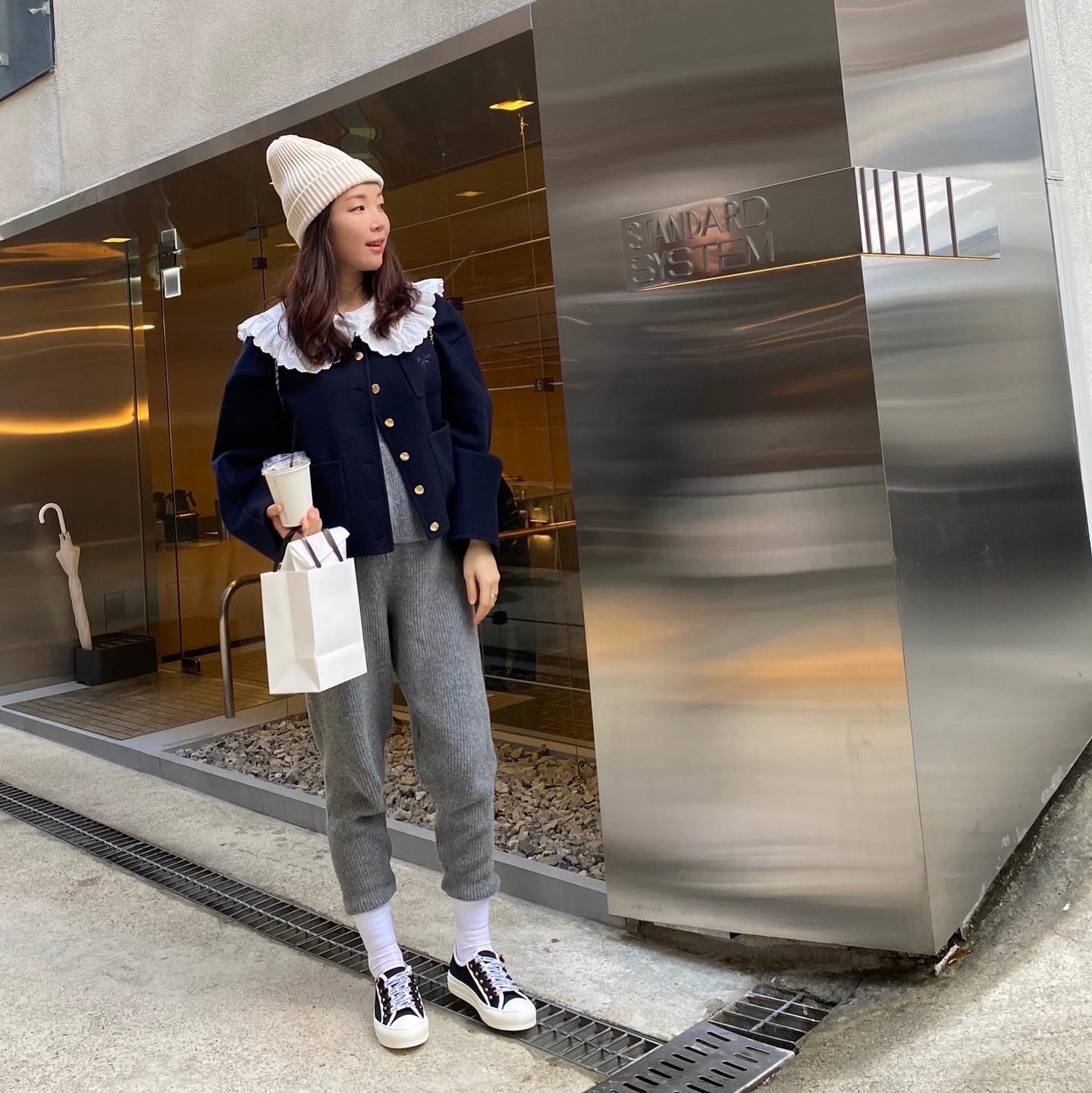 (W) Dior Walk'N'Dior Sneakers Canvas Black 착용 스타일 - 2