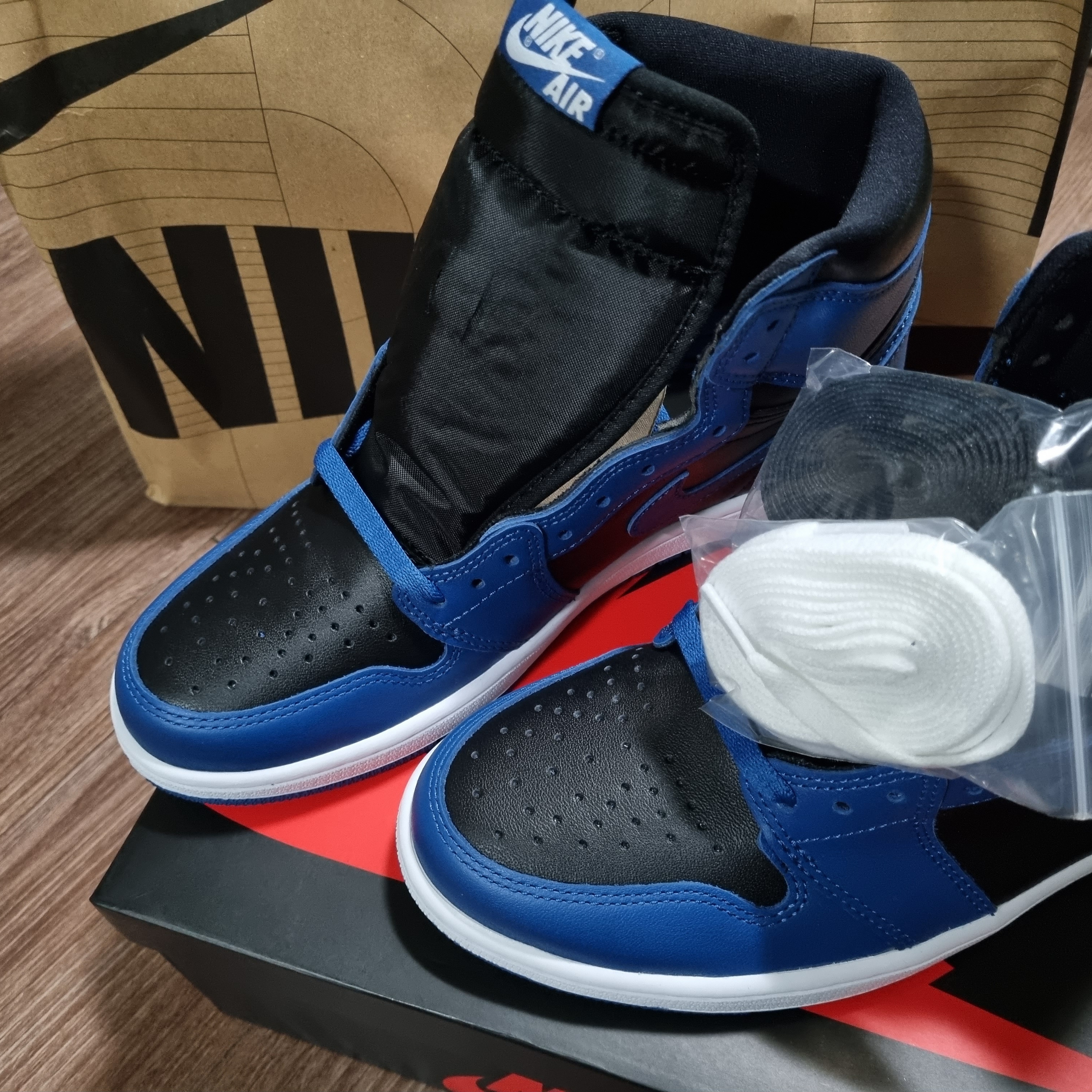 Jordan 1 Retro High OG Dark Marina Blue 착용 스타일 - 1