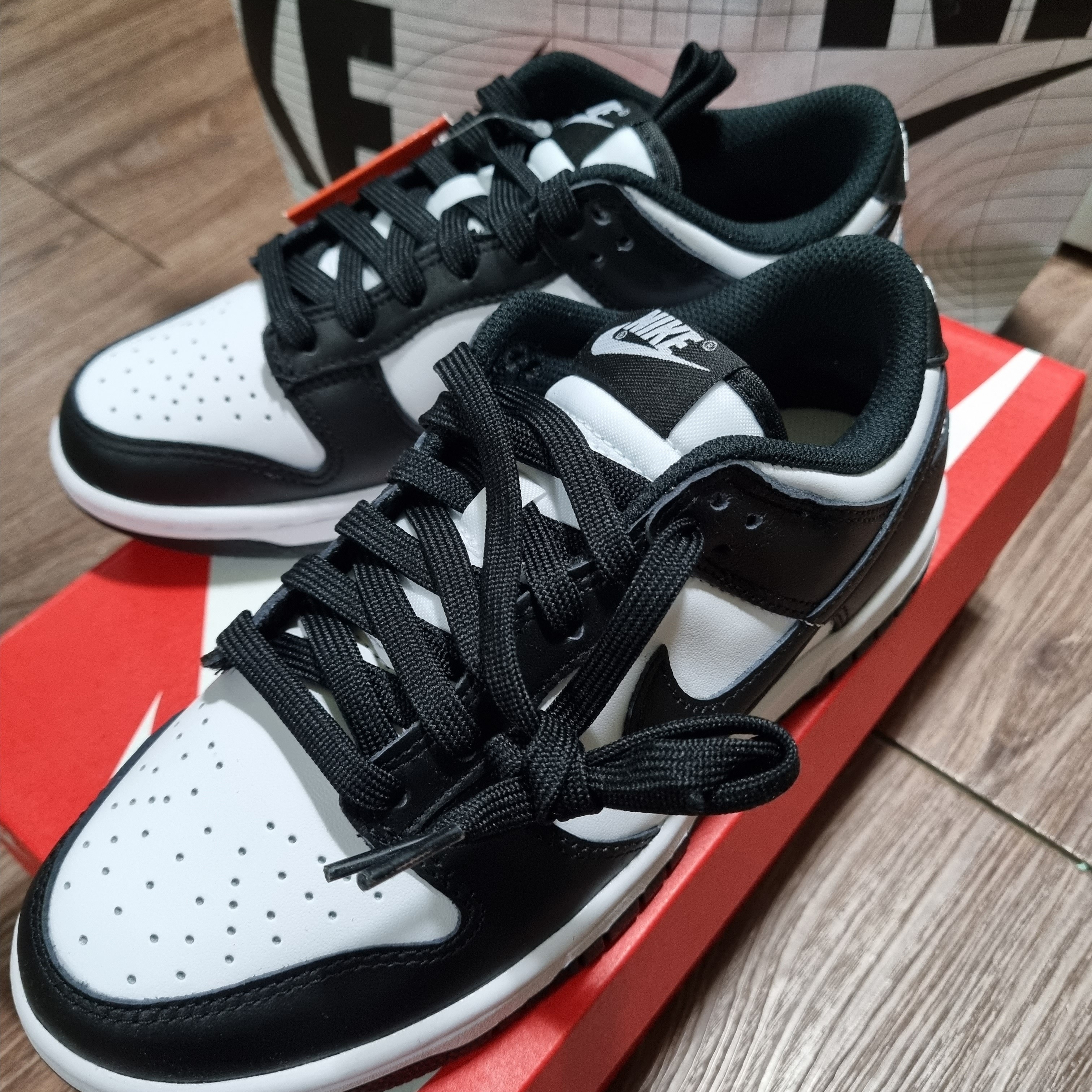 (W) Nike Dunk Low Black 착용 스타일 - 1