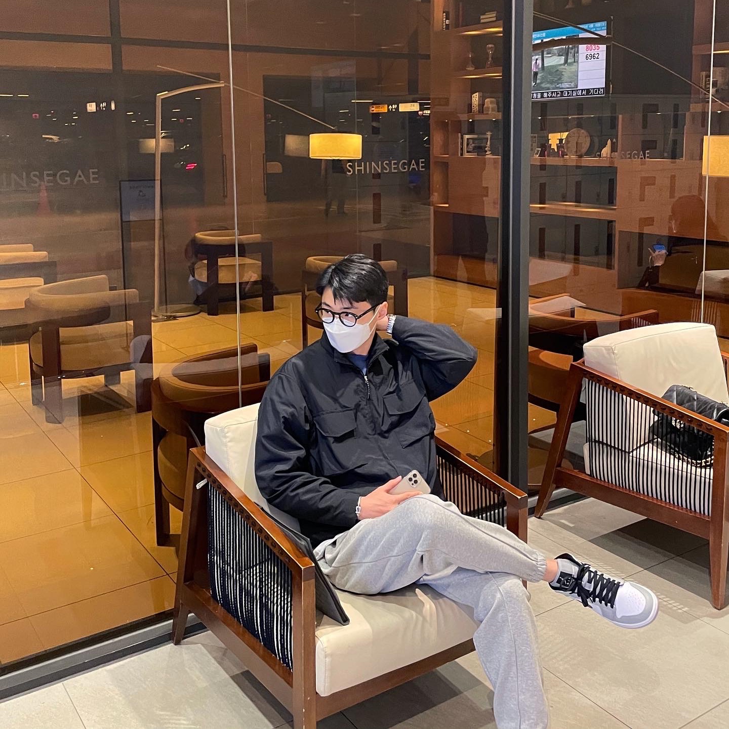 Jordan 1 Mid Light Smoke Grey 착용 스타일 - 1